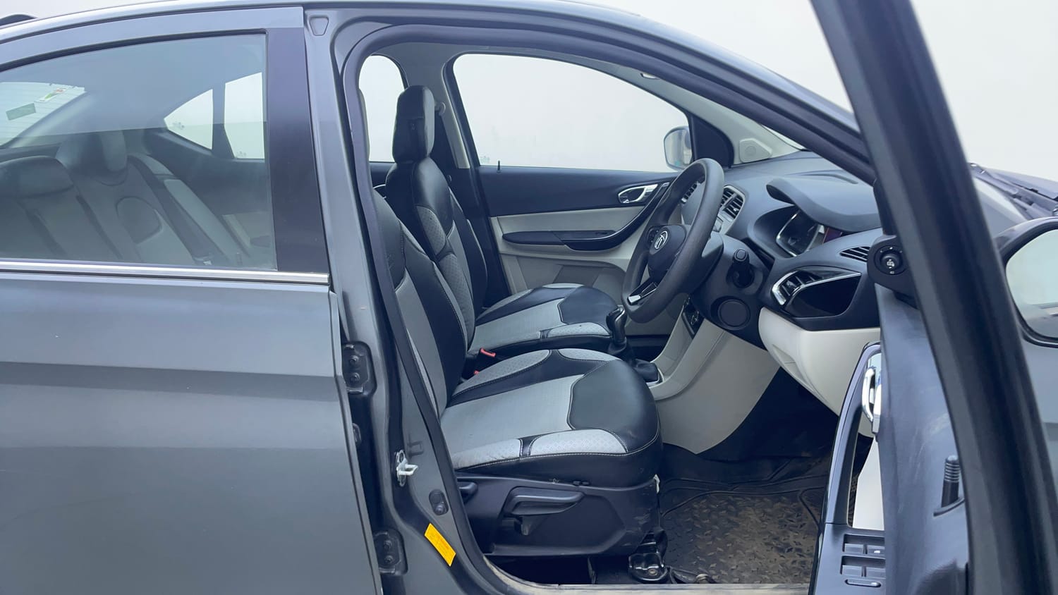 Used 2022 Tata Tigor XZ Plus CNG Cng Manual interior RIGHT FRONT DOOR OPEN VIEW