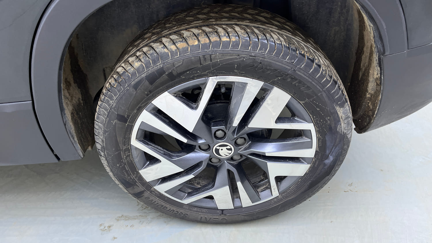 Used 2025 Skoda Kylaq Prestige AT Petrol Automatic tyres LEFT REAR TYRE RIM VIEW