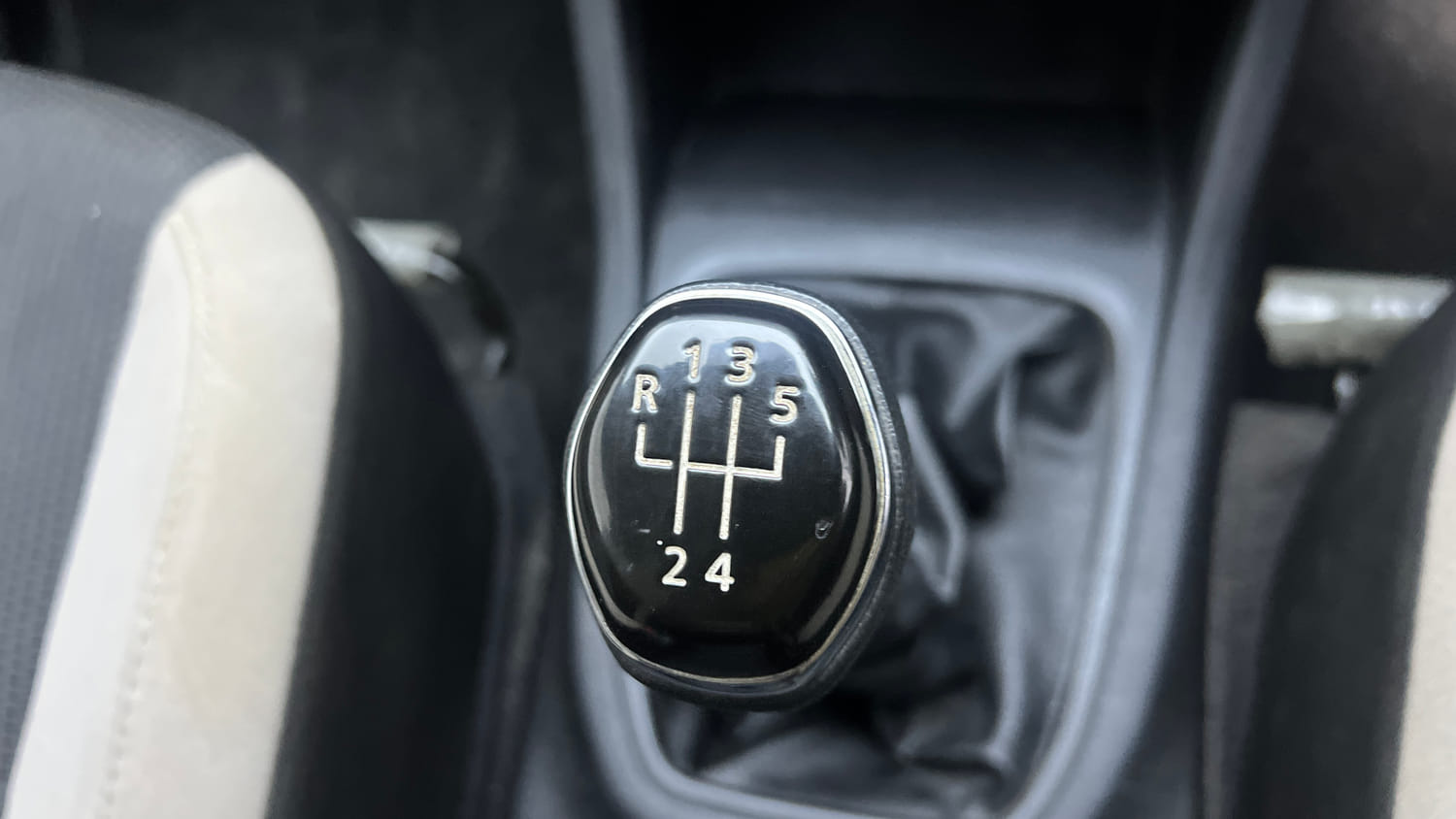 Used 2021 Renault Triber RXT Petrol Manual interior GEAR  KNOB VIEW