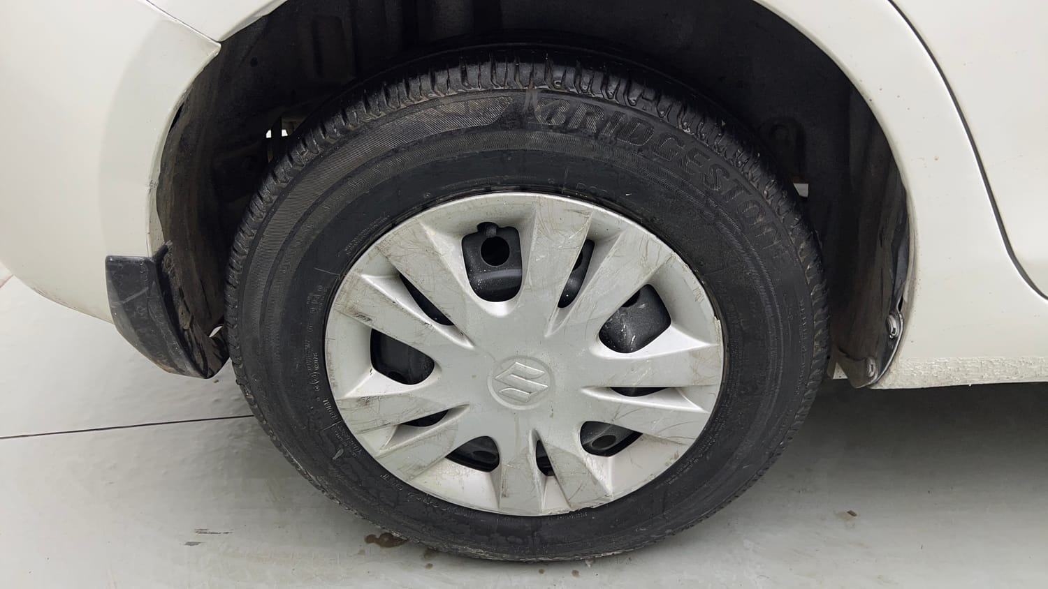 Used 2014 Maruti Suzuki Swift Dzire VXI Petrol Manual tyres RIGHT REAR TYRE RIM VIEW