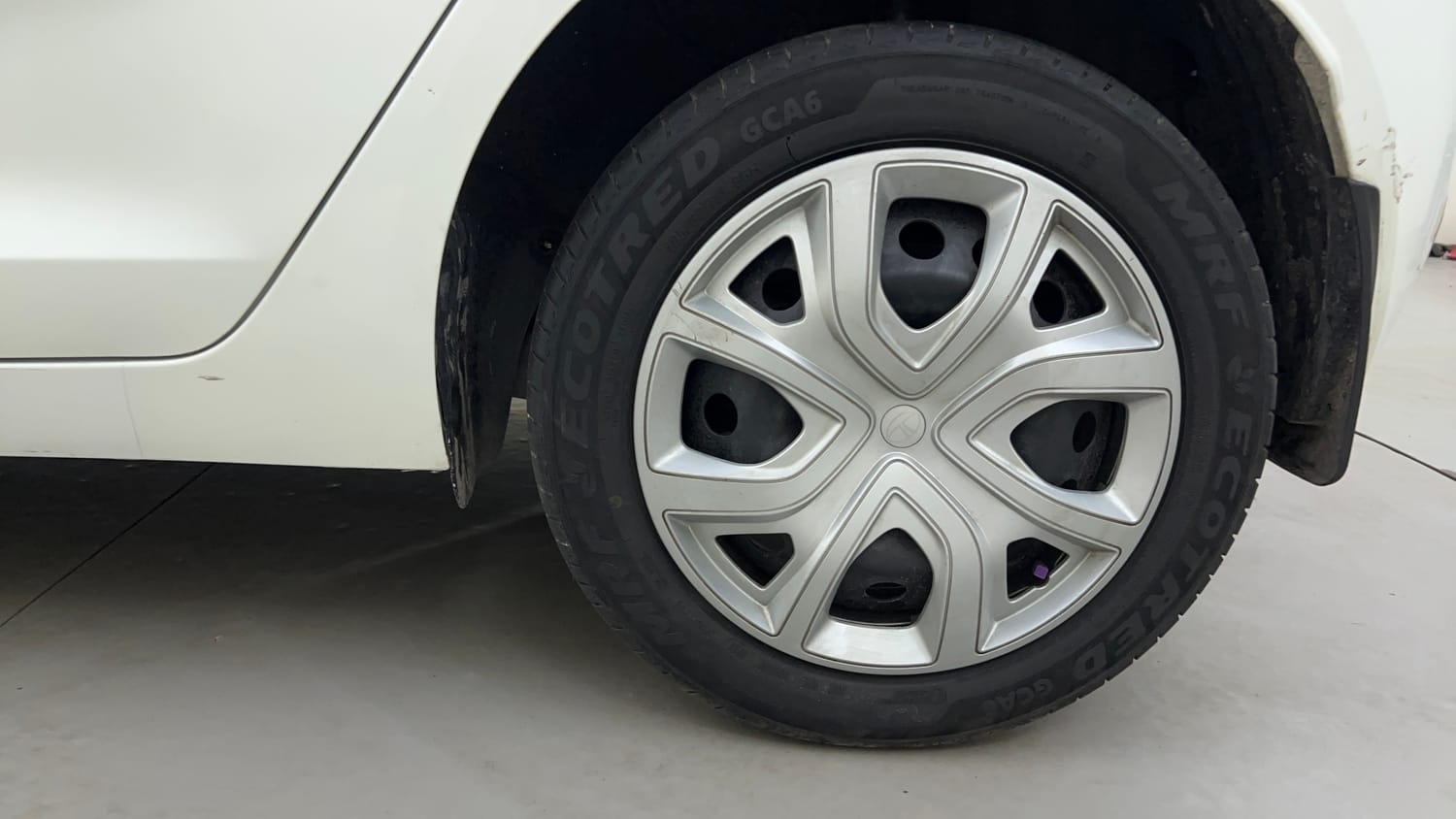 Used 2024 Tata Altroz XM Petrol Petrol Manual tyres LEFT REAR TYRE RIM VIEW