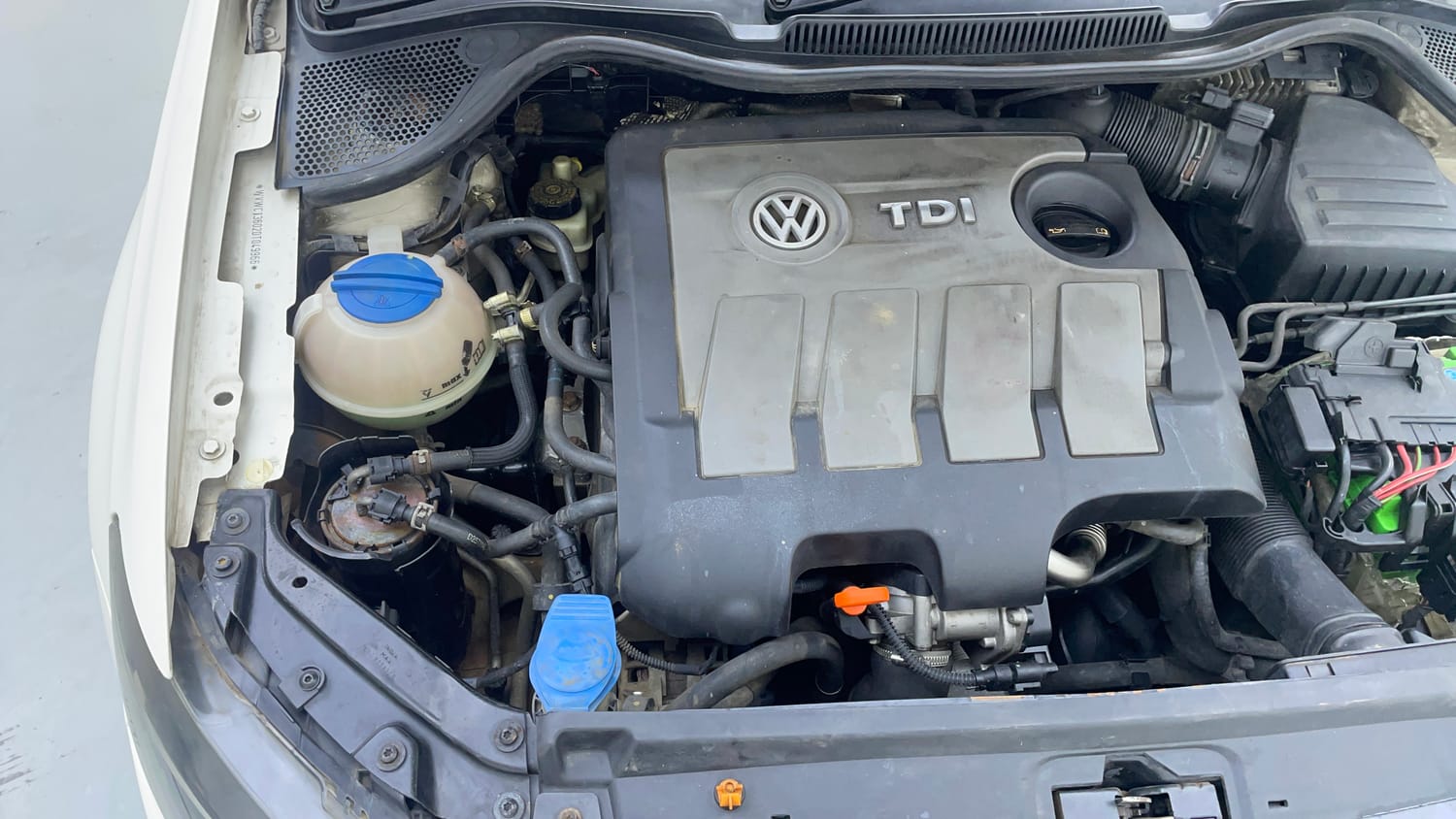 Used 2013 Volkswagen Vento Highline Diesel Diesel Manual engine ENGINE RIGHT SIDE VIEW