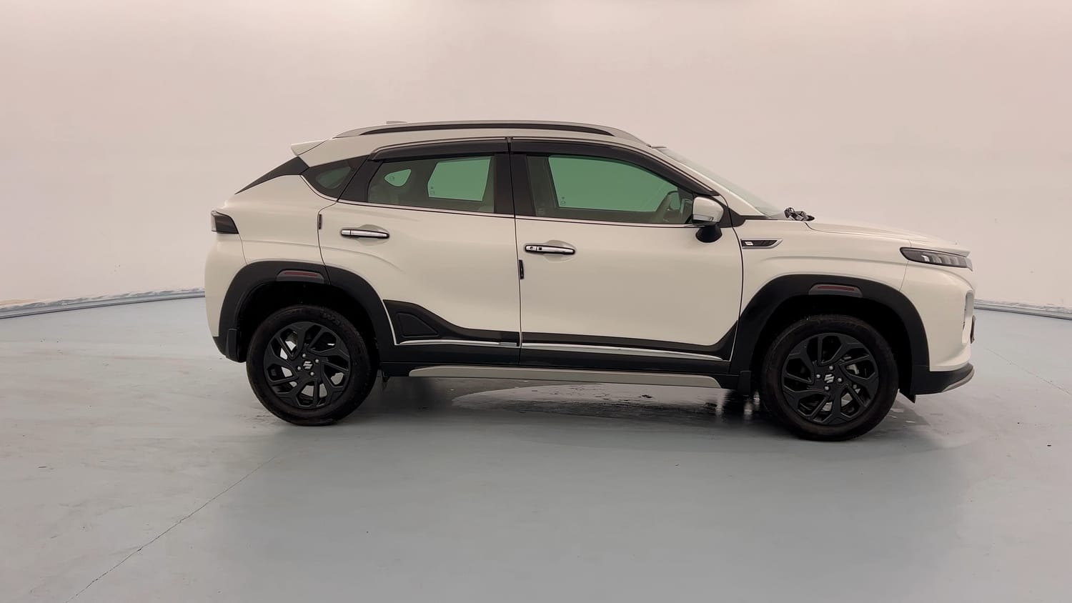 Used 2025 Maruti Suzuki Fronx Zeta 1.0L Turbo MT Petrol Manual exterior RIGHT SIDE VIEW