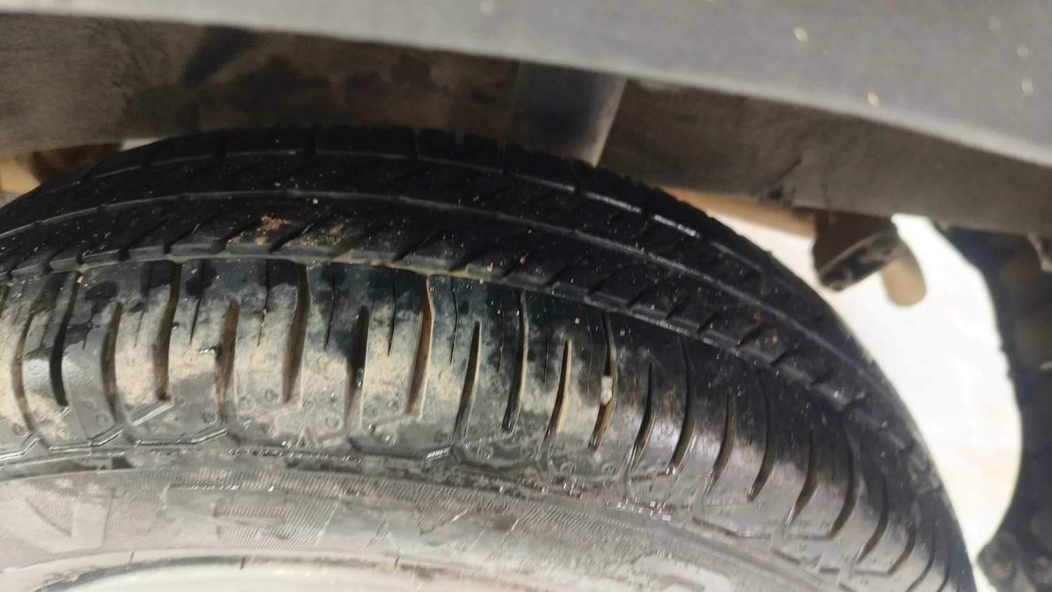 Used 2019 Renault Kwid 1.0 RXT AMT Petrol Automatic tyres LEFT REAR TYRE TREAD VIEW