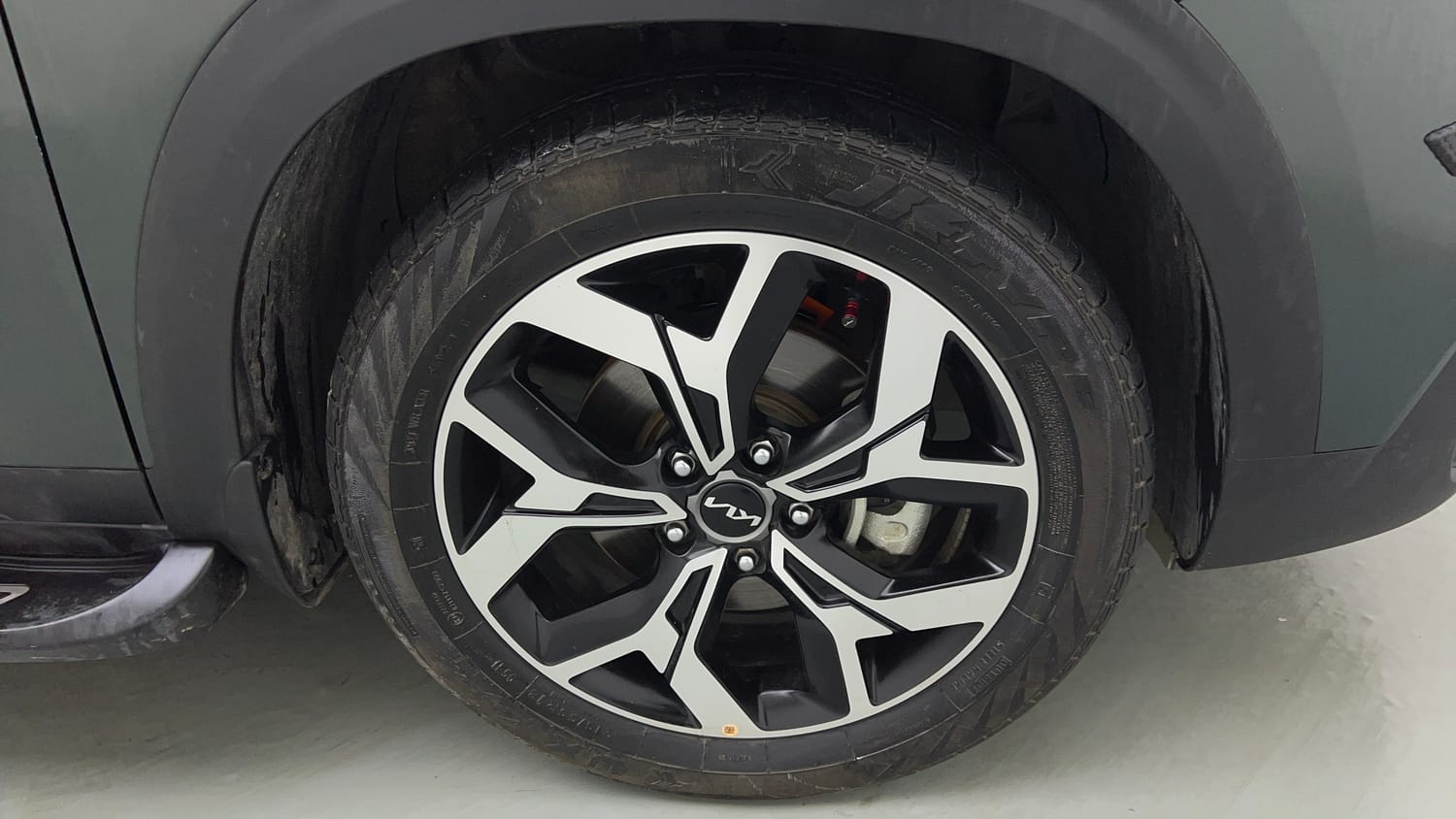Used 2024 Kia Seltos GTX Plus 1.5 Turbo Petrol DCT Petrol Automatic tyres RIGHT FRONT TYRE RIM VIEW