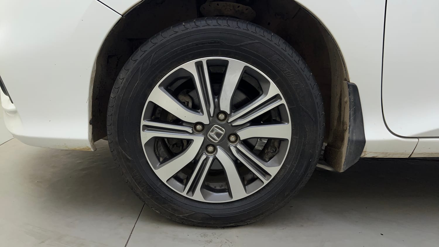Used 2022 Honda City 4th Generation V Petrol Petrol Manual tyres LEFT FRONT TYRE RIM VIEW