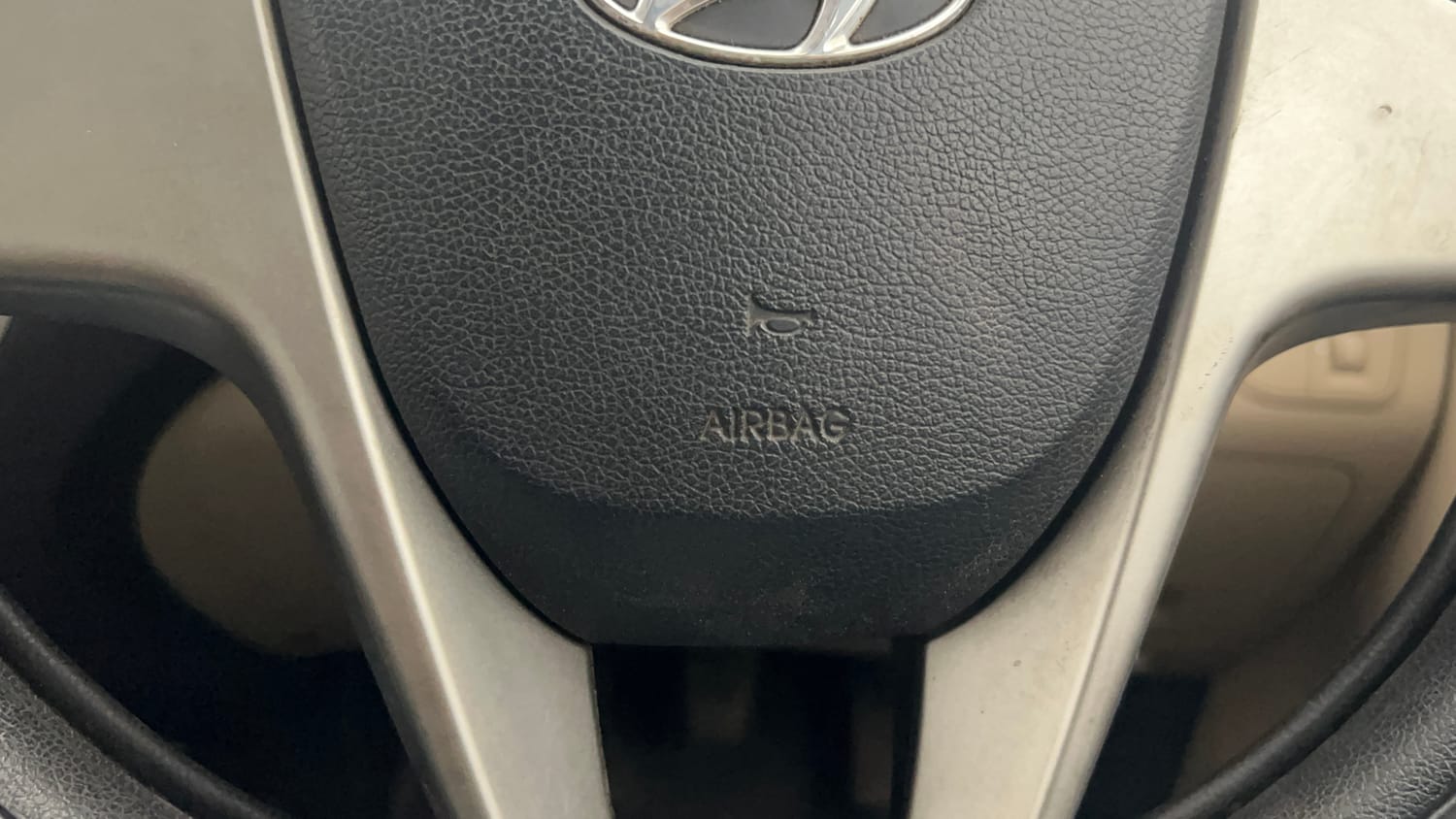 Used 2017 Hyundai Eon Sportz Petrol Manual top_features Airbags