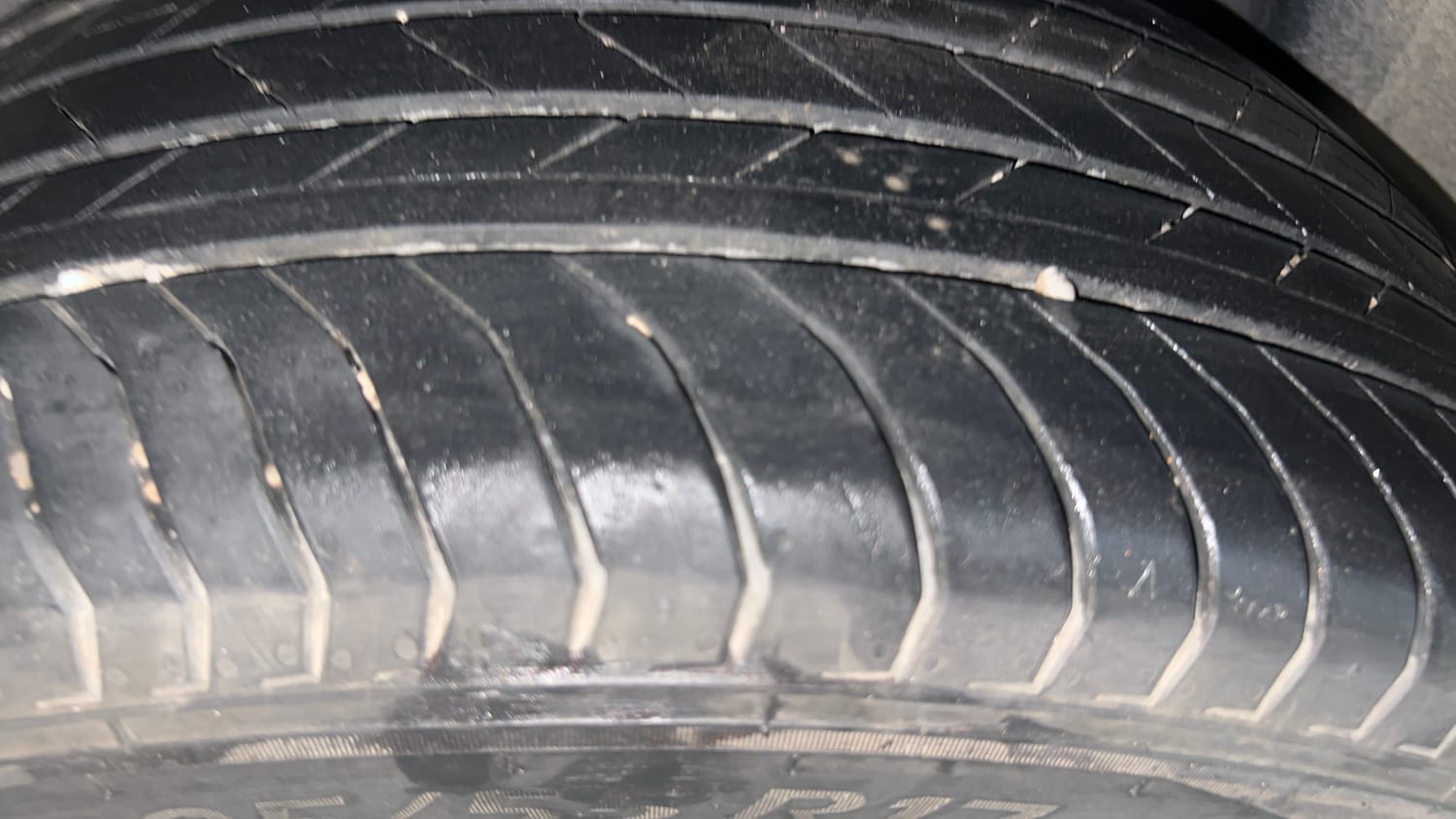 Used 2023 Volkswagen Taigun Topline 1.0 TSI MT Petrol Manual tyres LEFT REAR TYRE TREAD VIEW