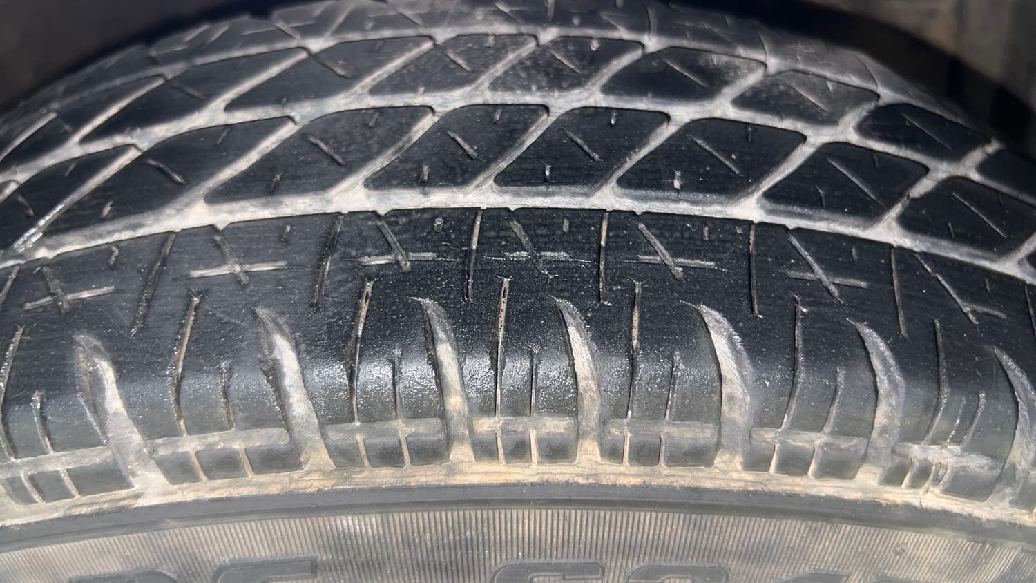 Used 2012 Maruti Suzuki Swift VXi Petrol Manual tyres RIGHT FRONT TYRE TREAD VIEW