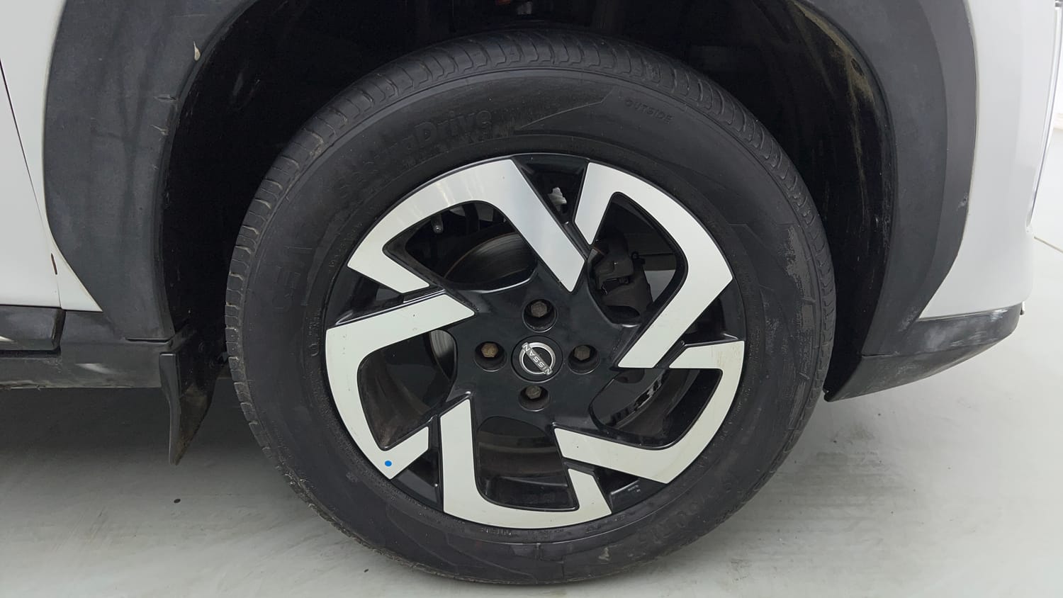 Used 2021 Nissan Magnite XV Premium Turbo Petrol Manual tyres RIGHT FRONT TYRE RIM VIEW