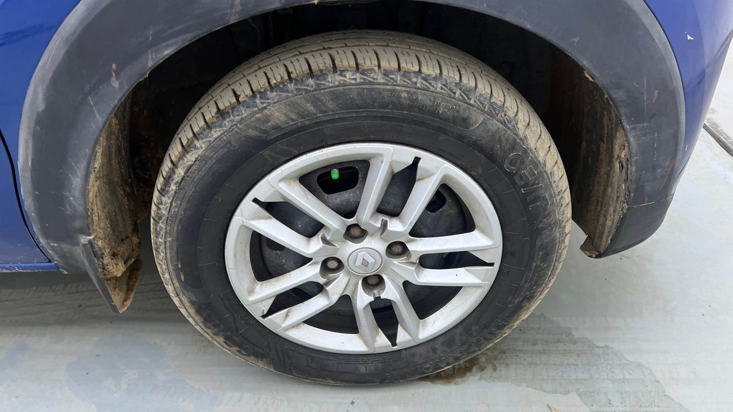 Used 2021 Renault Triber RXT Petrol Manual tyres RIGHT FRONT TYRE RIM VIEW