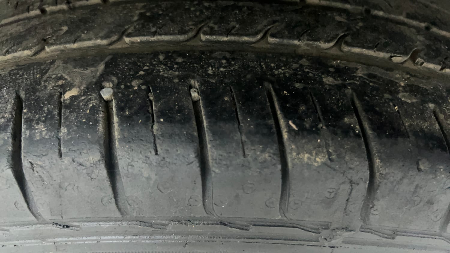 Used 2019 kia Seltos GTX Plus DCT 1.4 Petrol Automatic tyres RIGHT REAR TYRE TREAD VIEW