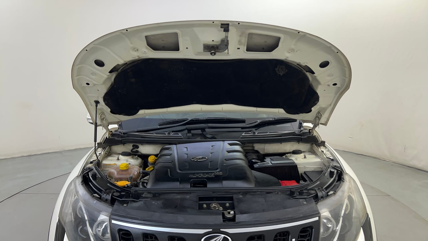 Used 2018 Mahindra XUV500 W6 Diesel Manual engine ENGINE & BONNET OPEN FRONT VIEW