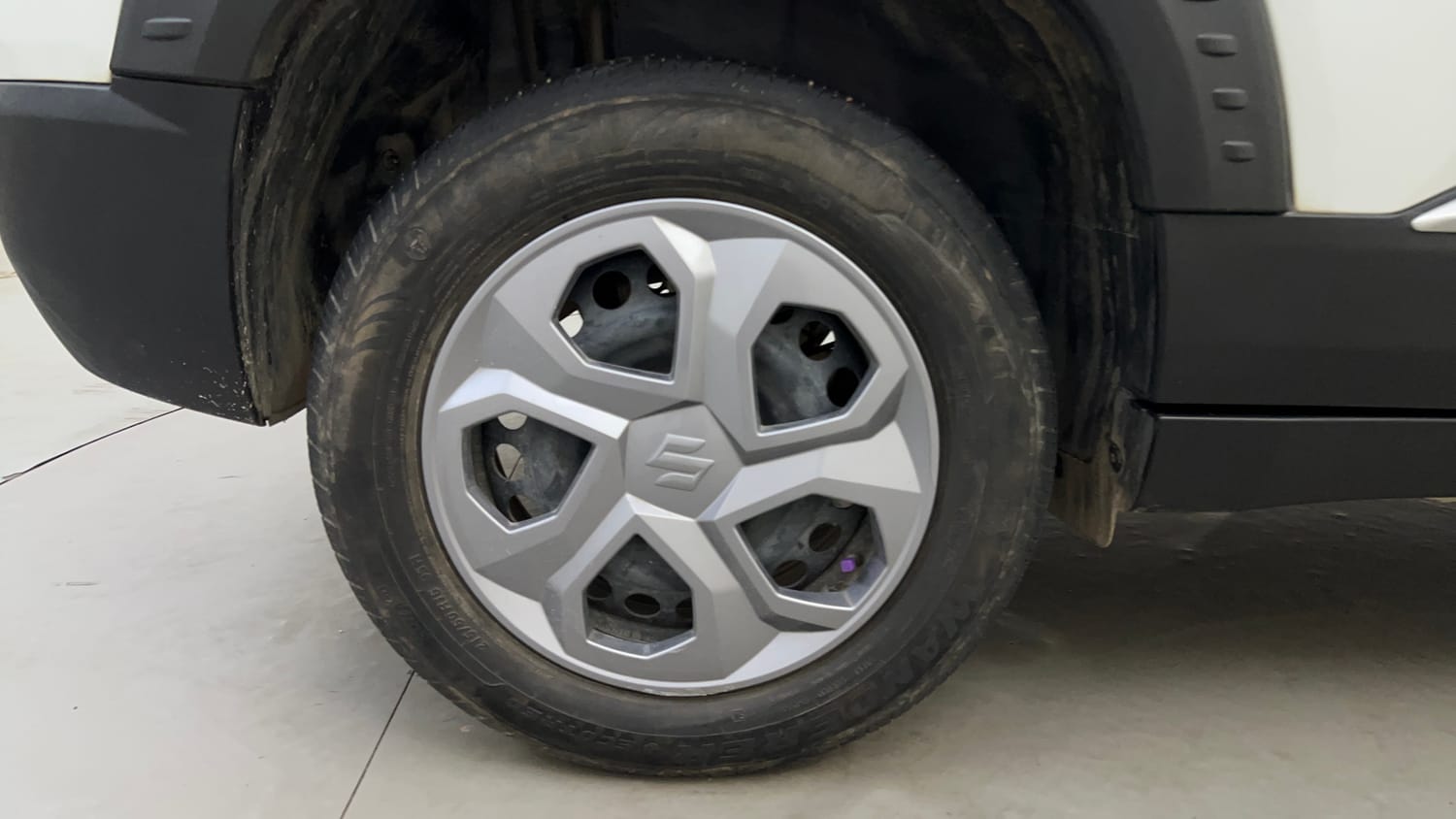 Used 2024 Maruti Suzuki Brezza VXi Petrol Manual tyres RIGHT REAR TYRE RIM VIEW