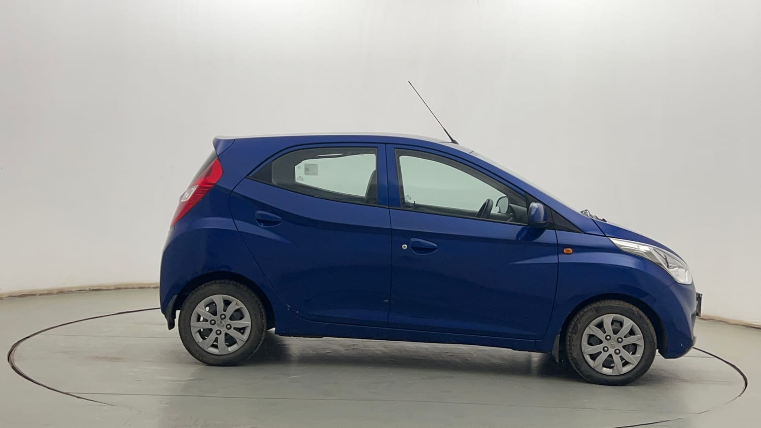 Used 2017 Hyundai Eon Sportz Petrol Manual exterior RIGHT SIDE VIEW