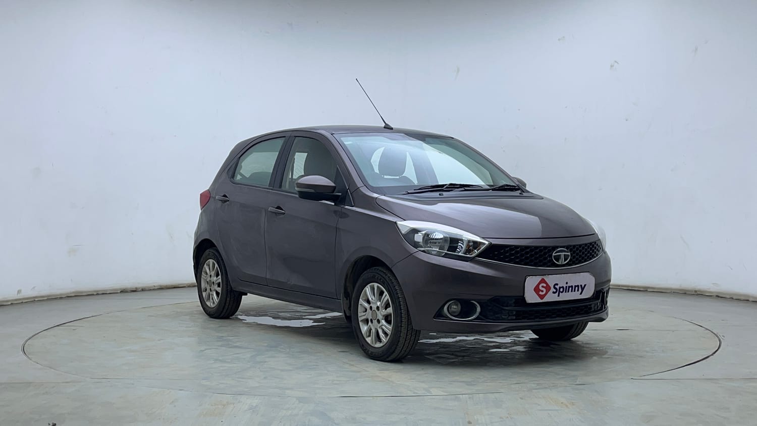 Used 2018 Tata Tiago Revotron XZA Petrol Automatic exterior RIGHT FRONT CORNER VIEW