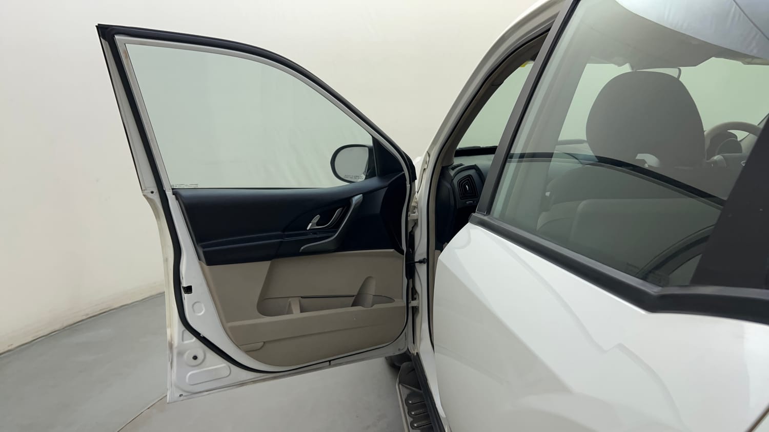 Used 2018 Mahindra XUV500 W6 Diesel Manual interior LEFT FRONT DOOR OPEN VIEW