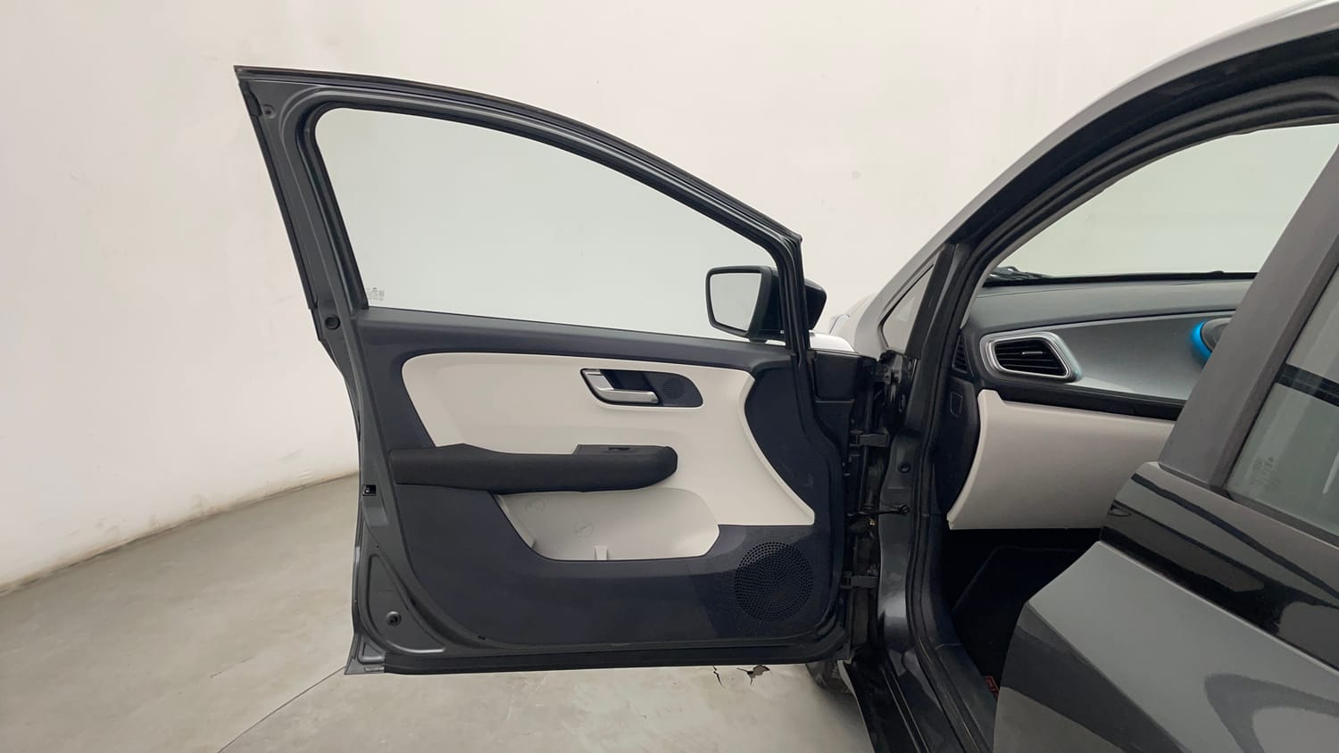 Used 2024 Tata Altroz XZ Petrol Petrol Manual interior LEFT FRONT DOOR OPEN VIEW
