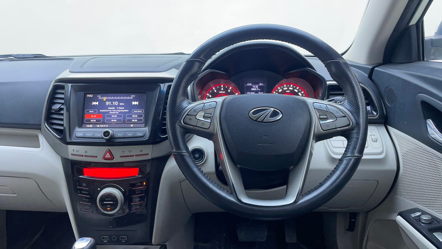 Used 2021 Mahindra XUV 300 W8 (O) 1.2 Petrol AMT Petrol Automatic interior STEERING VIEW