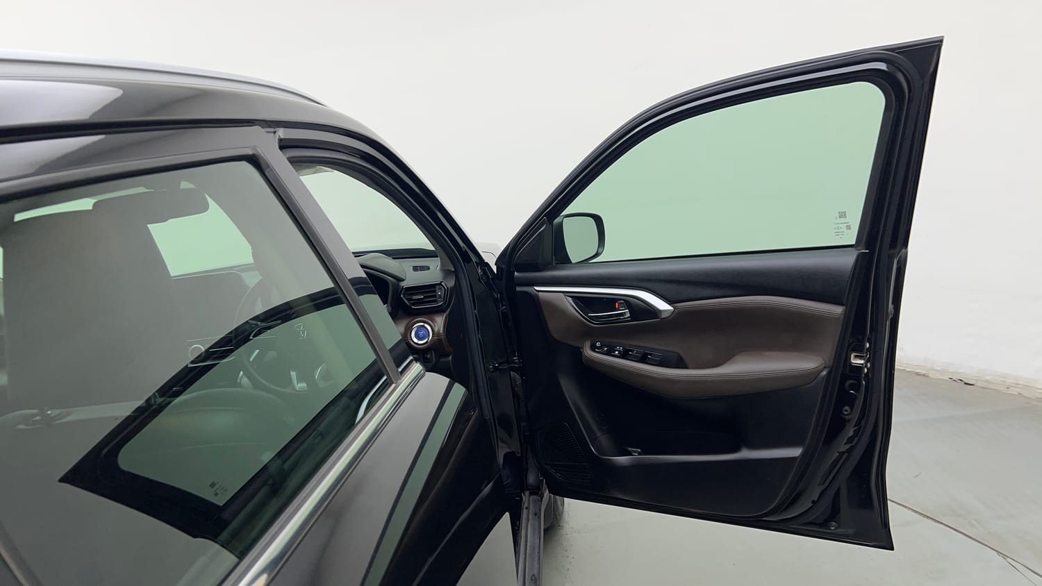 Used 2025 Toyota Urban Cruiser Hyryder V Hybrid Hybrid Automatic interior RIGHT FRONT DOOR OPEN VIEW