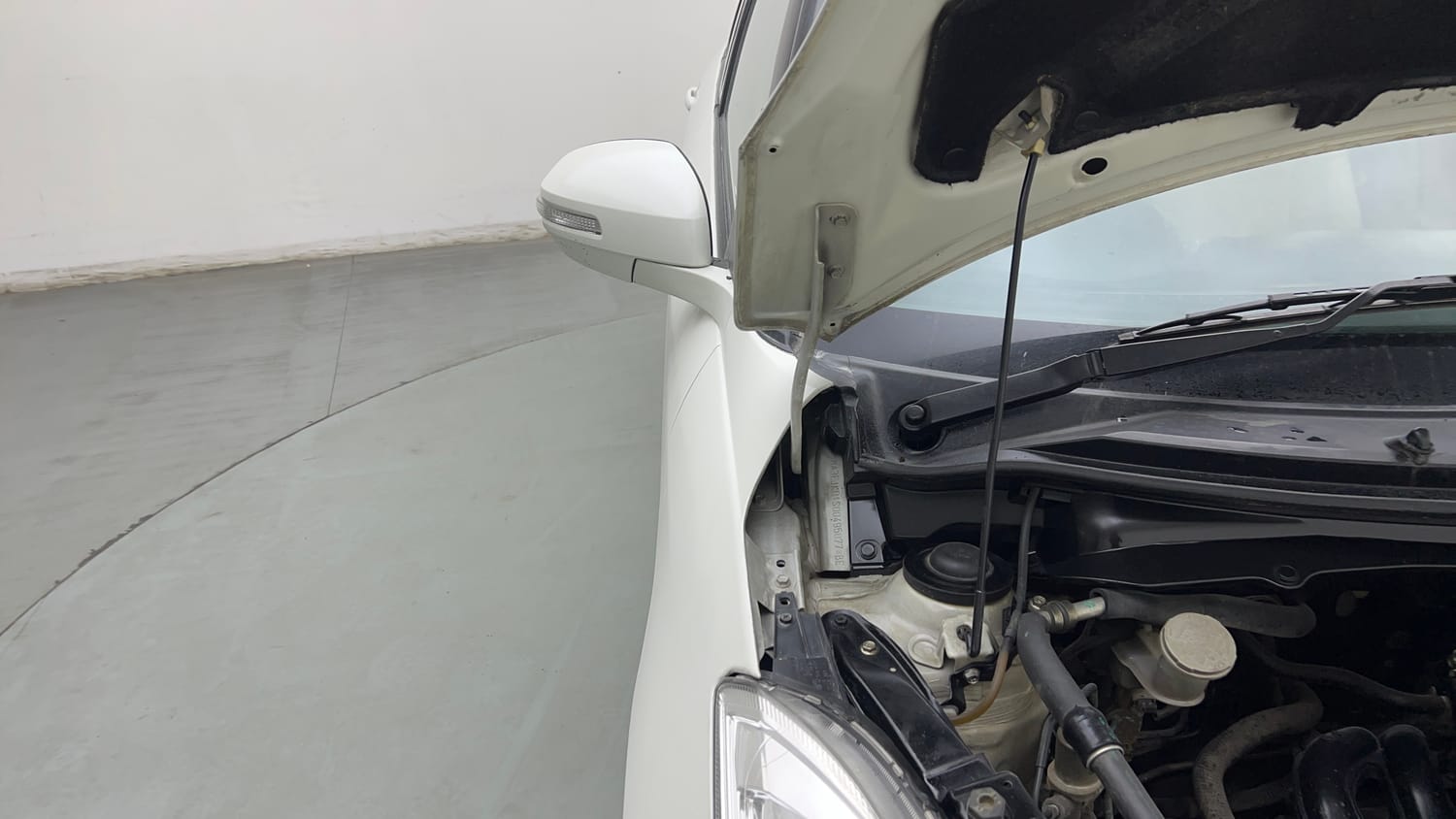 Used 2014 Maruti Suzuki Swift Dzire VXI Petrol Manual engine ENGINE RIGHT SIDE HINGE & APRON VIEW