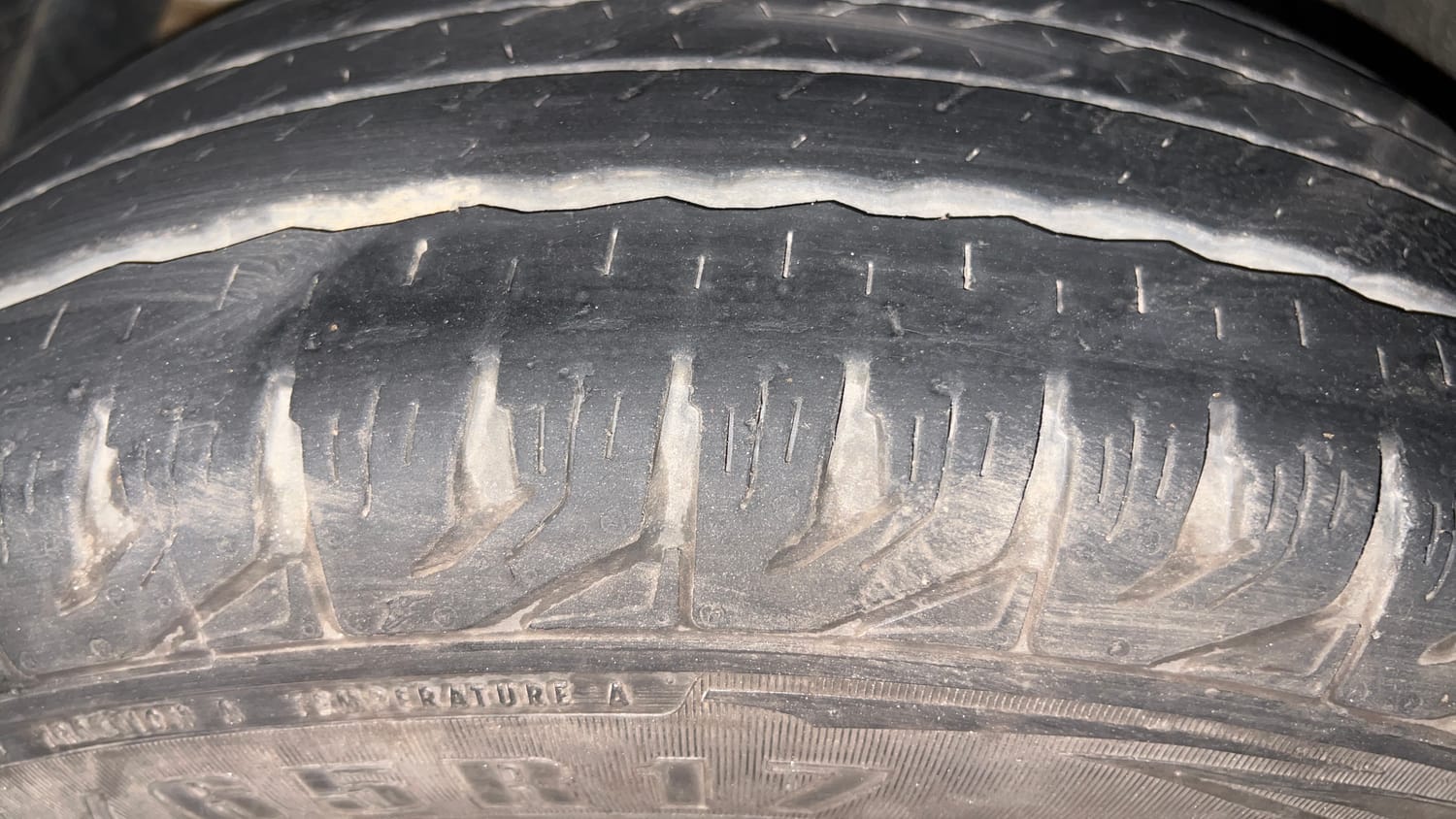 Used 2018 Mahindra XUV500 W6 Diesel Manual tyres LEFT FRONT TYRE TREAD VIEW