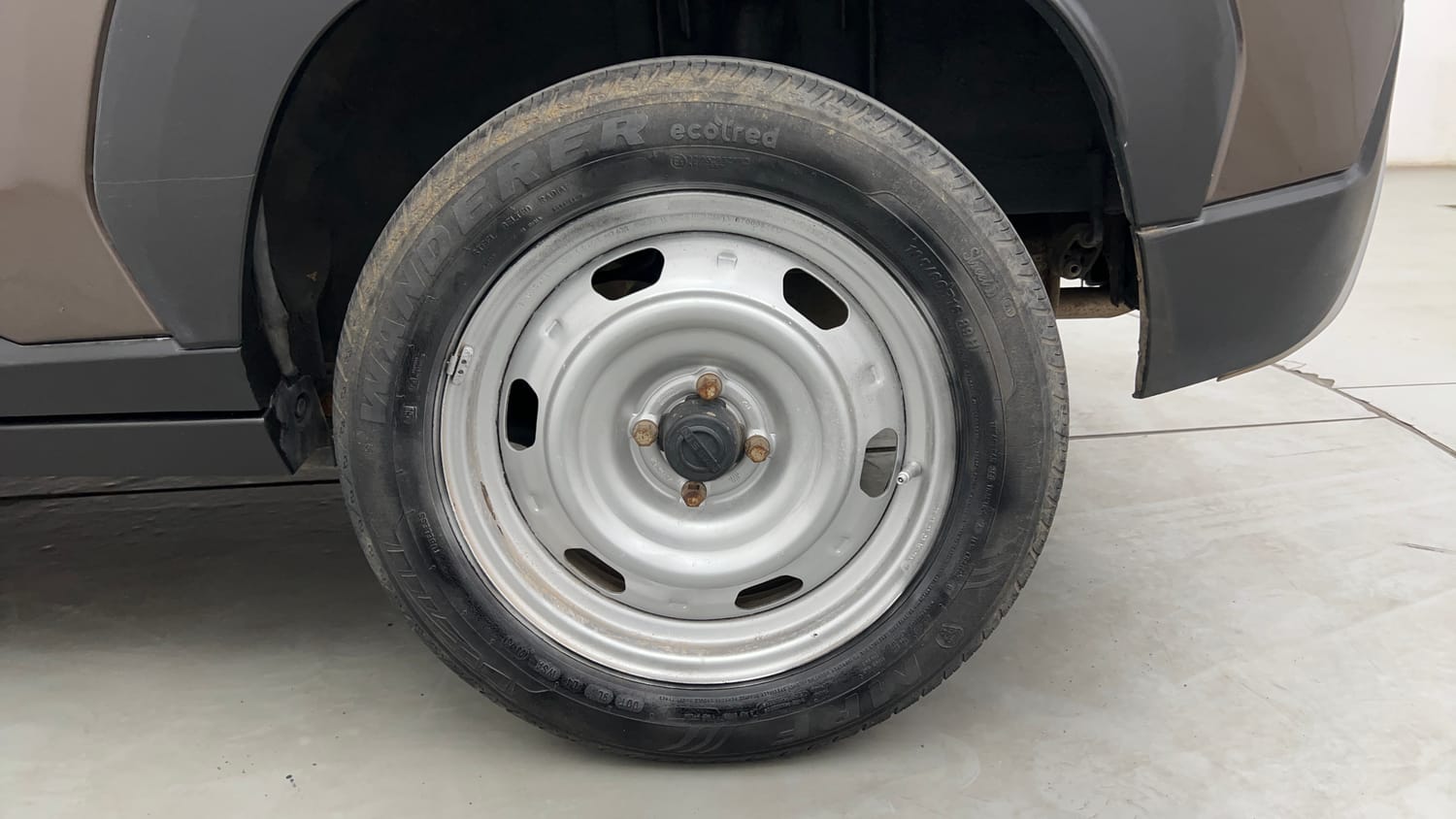 Used 2023 Nissan Magnite XE Petrol Manual tyres LEFT REAR TYRE RIM VIEW