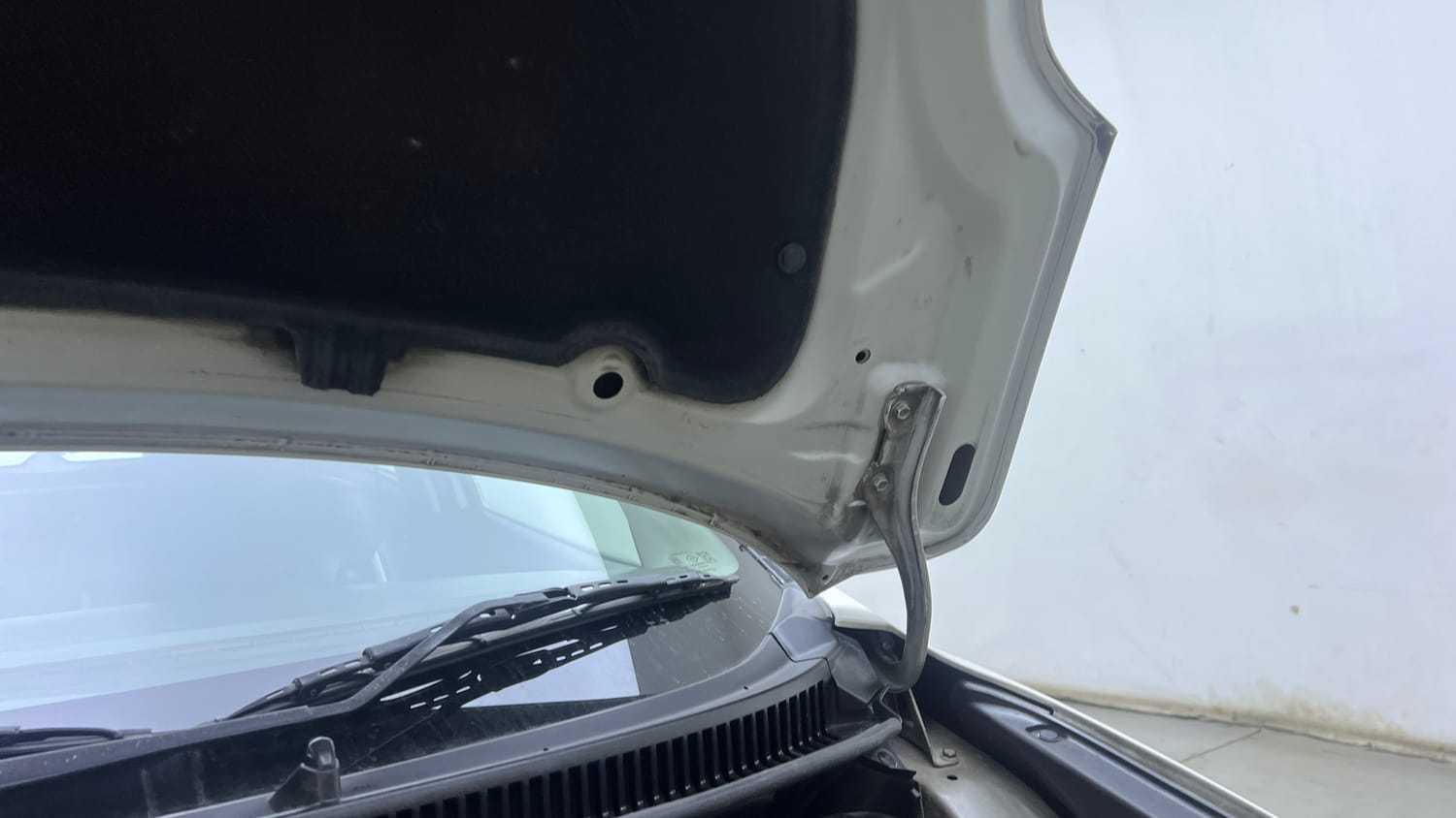 Used 2017 Maruti Suzuki Baleno Delta 1.2 AT Petrol Automatic engine ENGINE LEFT SIDE HINGE & APRON VIEW
