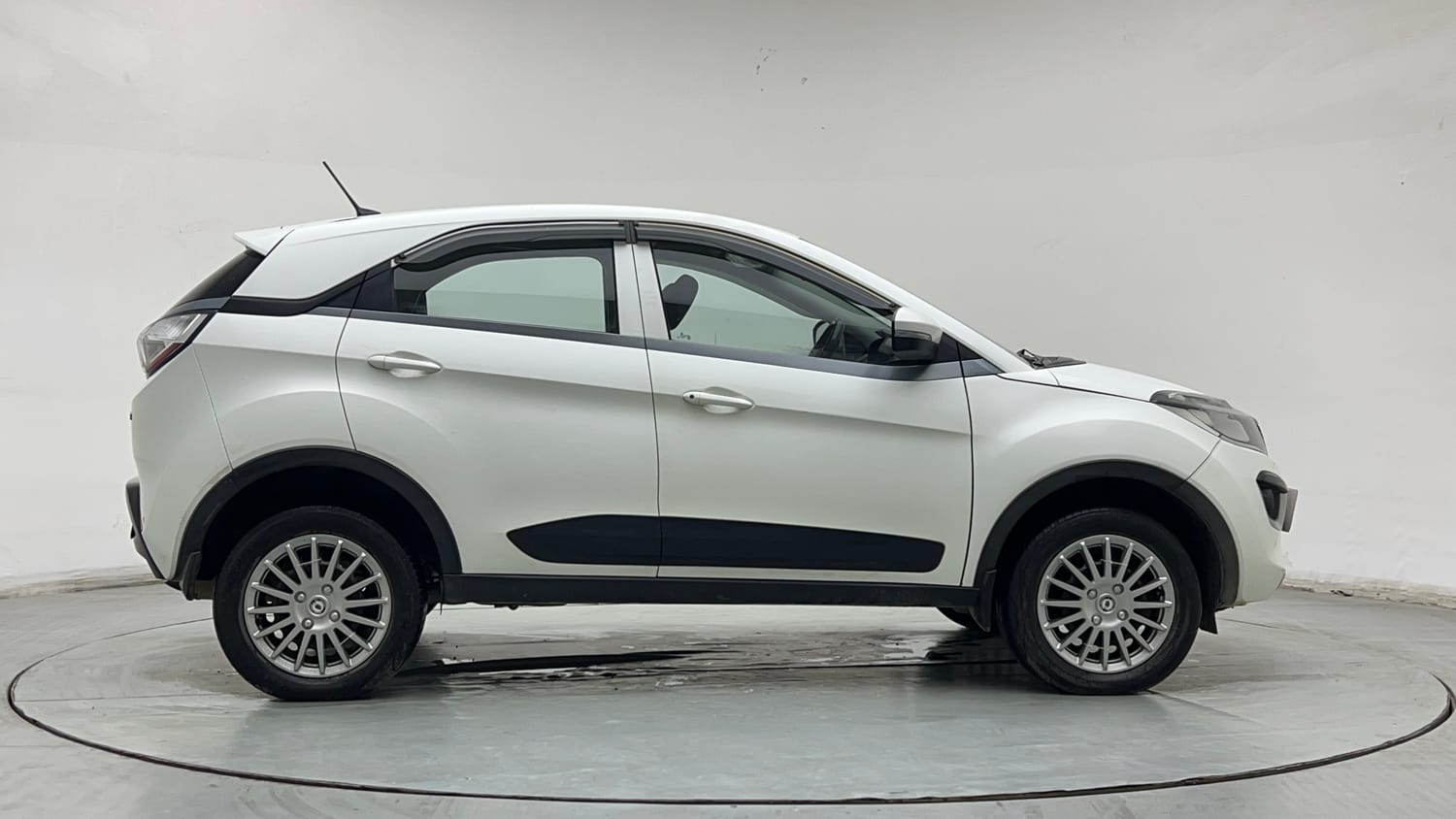 Used 2019 Tata Nexon XMA Petrol Petrol Automatic exterior RIGHT SIDE VIEW