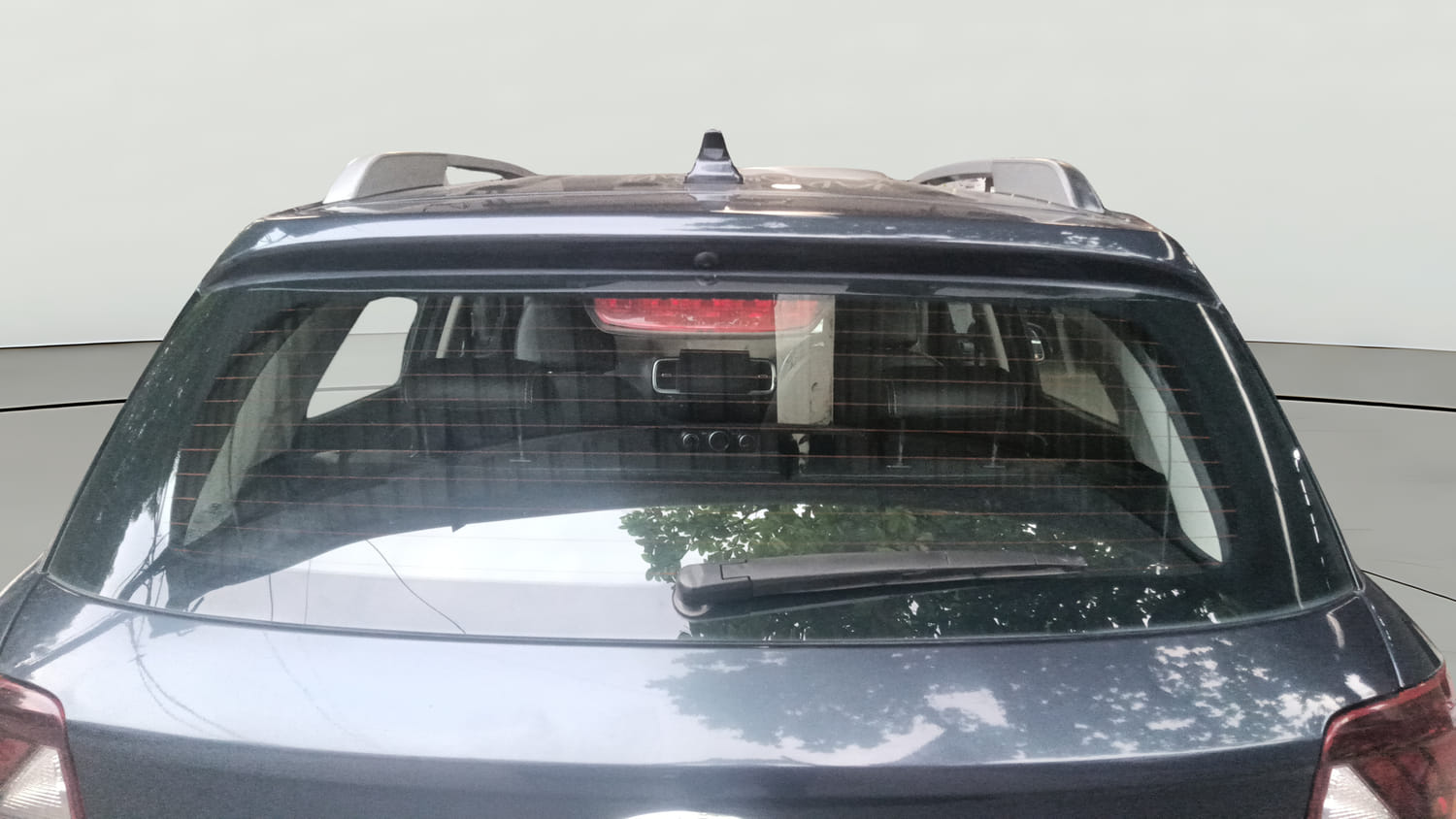 Used 2019 Hyundai Venue SX 1.4 (O) CRDi Diesel Manual exterior BACK WINDSHIELD VIEW