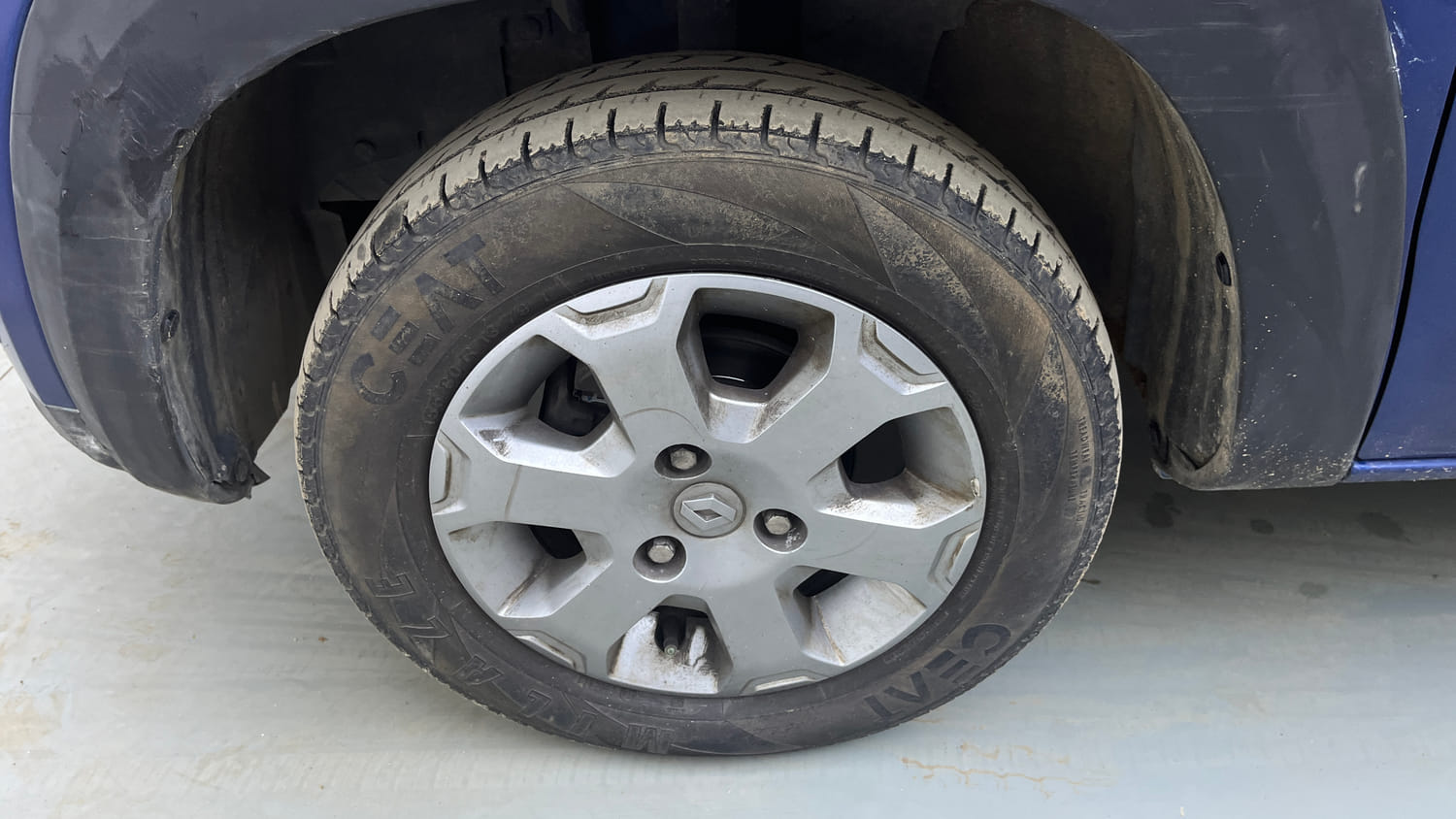 Used 2018 Renault Kwid CLIMBER 1.0 Petrol Manual tyres LEFT FRONT TYRE RIM VIEW