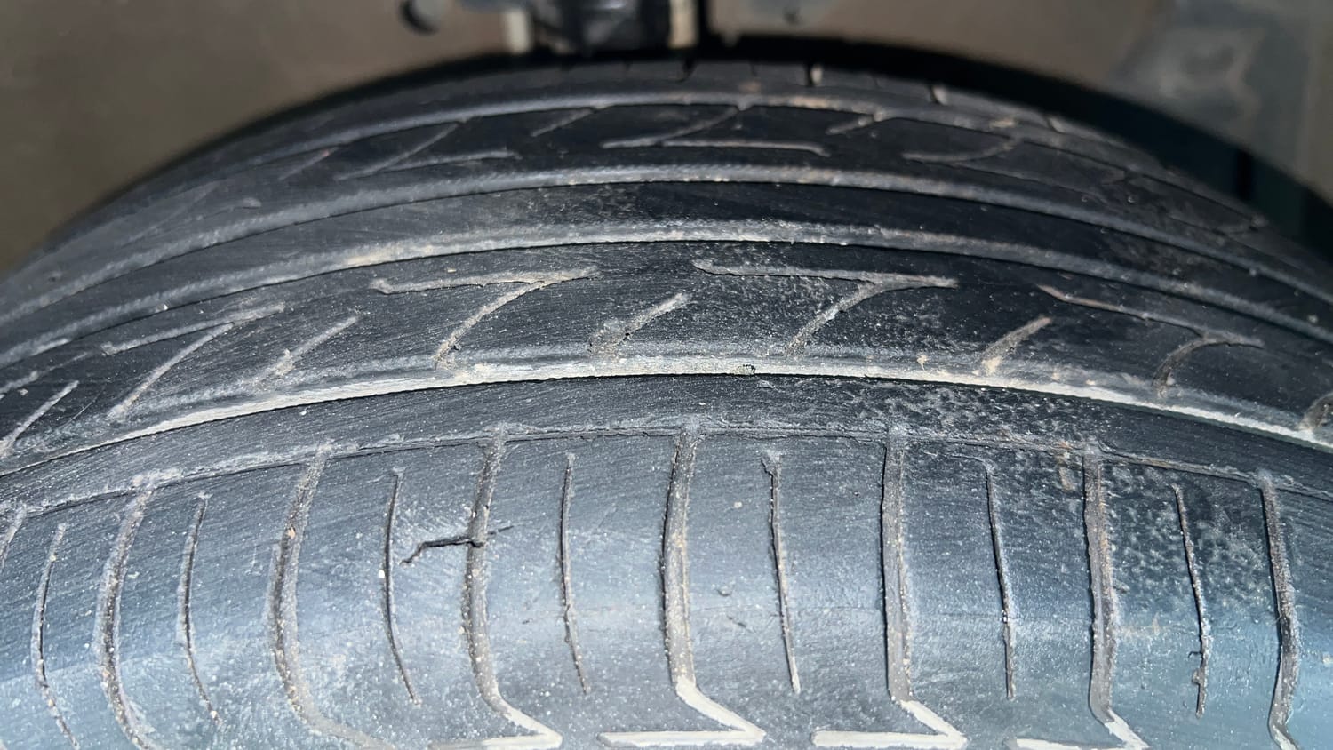 Used 2017 Maruti Suzuki Swift Lxi (O) Petrol Manual tyres RIGHT FRONT TYRE TREAD VIEW