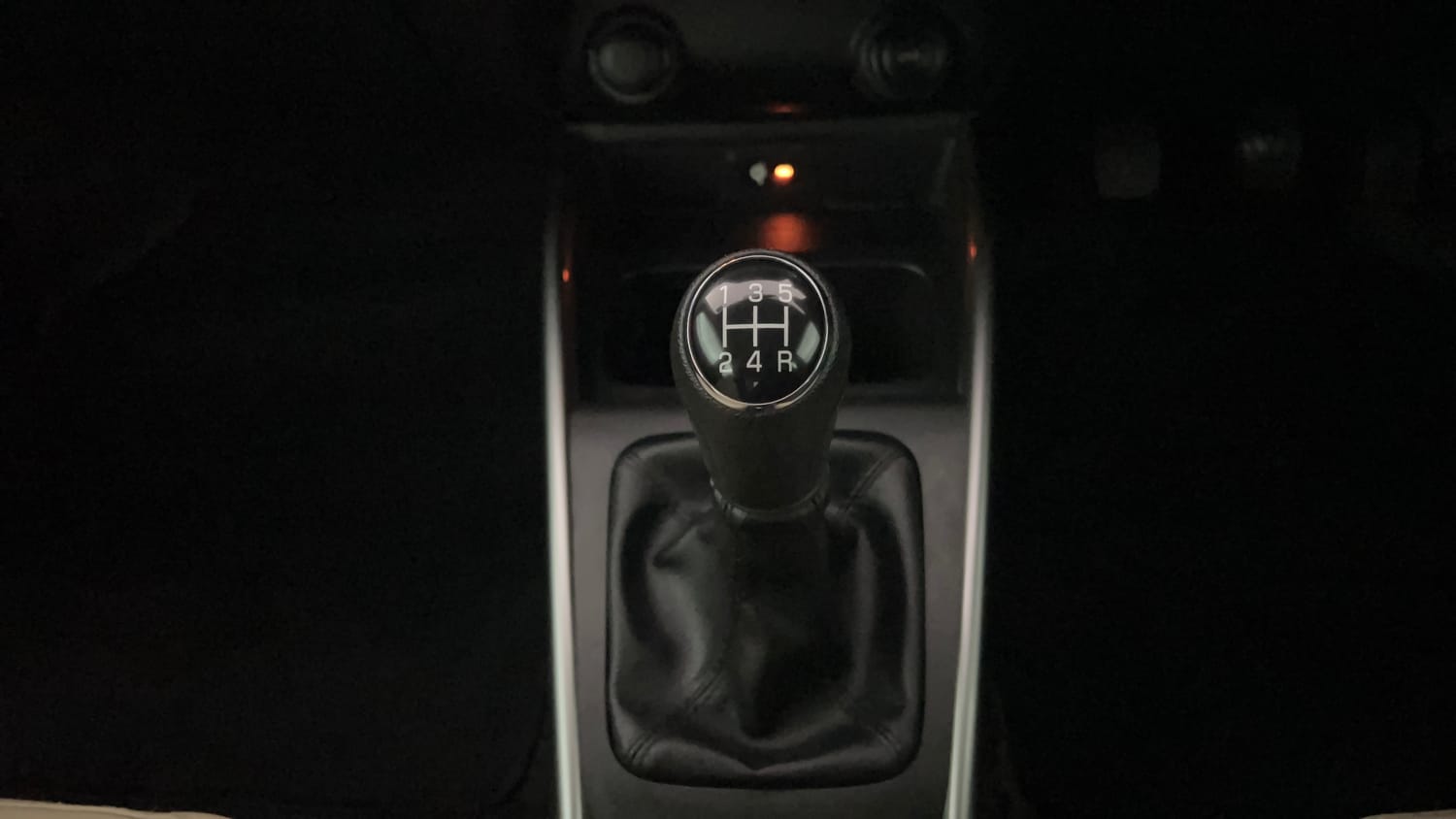Used 2025 Maruti Suzuki Fronx Zeta 1.0L Turbo MT Petrol Manual interior GEAR  KNOB VIEW