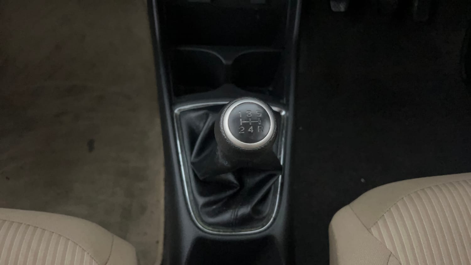 Used 2022 Honda Amaze S MT 1.2 Petrol Petrol Manual interior GEAR  KNOB VIEW
