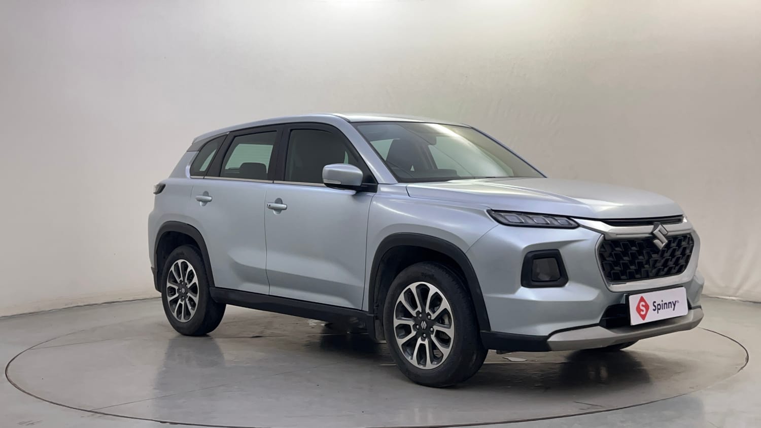 Used 2024 Maruti Suzuki Grand Vitara Zeta Smart Hybrid AT Petrol Automatic exterior RIGHT FRONT CORNER VIEW