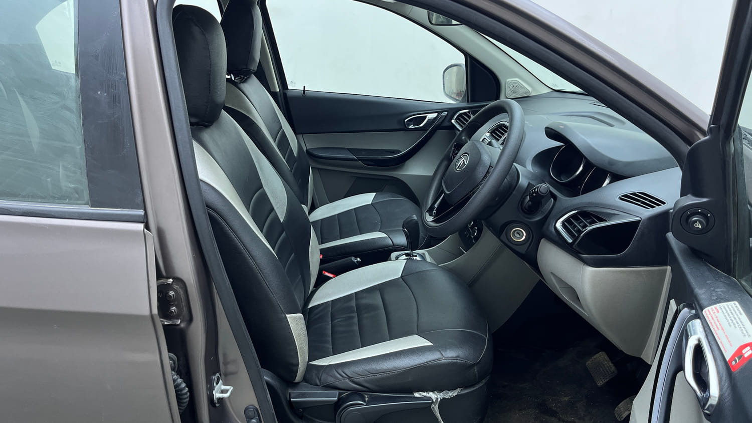 Used 2018 Tata Tiago Revotron XZA Petrol Automatic interior RIGHT SIDE FRONT DOOR CABIN VIEW