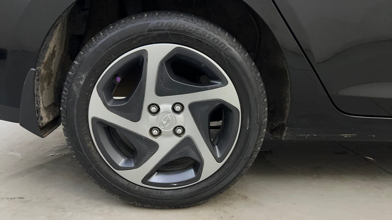Used 2022 Hyundai Verna S Plus 1.5 VTVT Petrol Manual tyres RIGHT REAR TYRE RIM VIEW