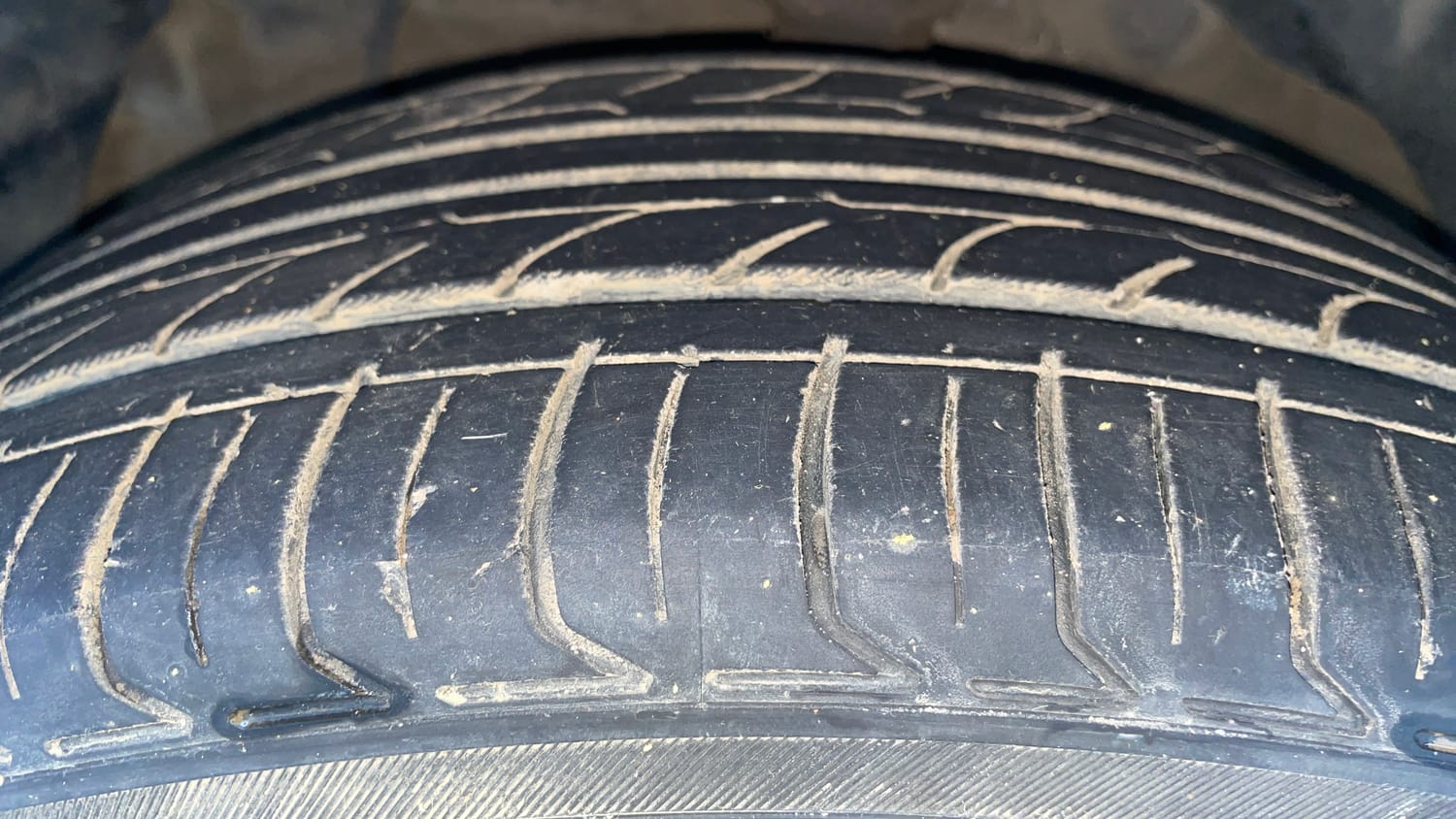 Used 2021 Mahindra XUV 300 W8 (O) 1.2 Petrol AMT Petrol Automatic tyres LEFT FRONT TYRE TREAD VIEW