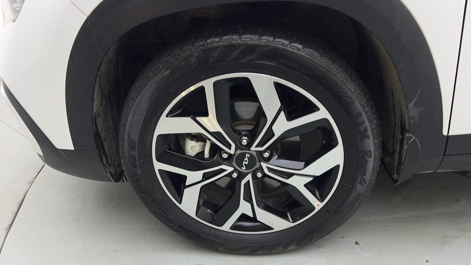 Used 2025 Kia Seltos GTX Plus 1.5 Turbo Petrol DCT Petrol Automatic tyres LEFT FRONT TYRE RIM VIEW