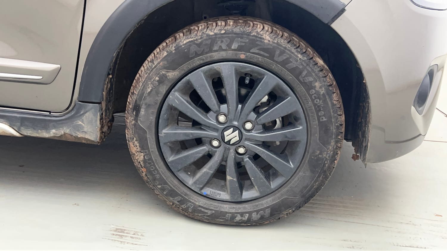 Used 2024 Maruti Suzuki Wagon R ZXI Plus 1.2 Petrol Manual tyres RIGHT FRONT TYRE RIM VIEW