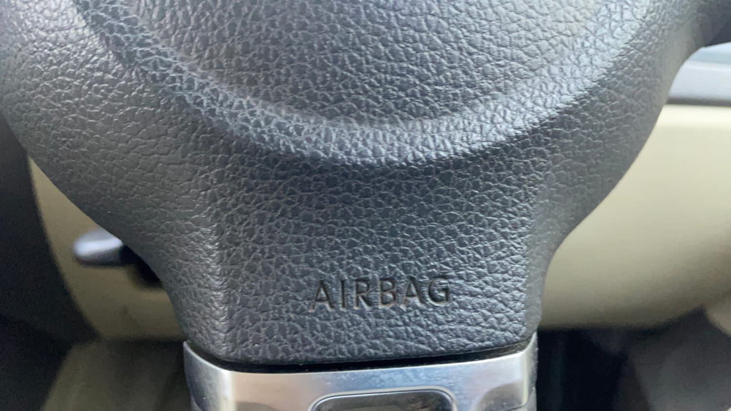 Used 2013 Volkswagen Vento Highline Diesel Diesel Manual top_features Airbags