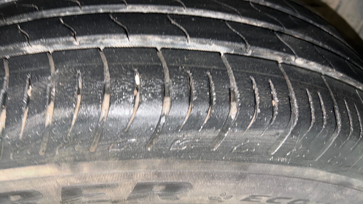 Used 2024 Maruti Suzuki Brezza VXi Petrol Manual tyres RIGHT FRONT TYRE TREAD VIEW