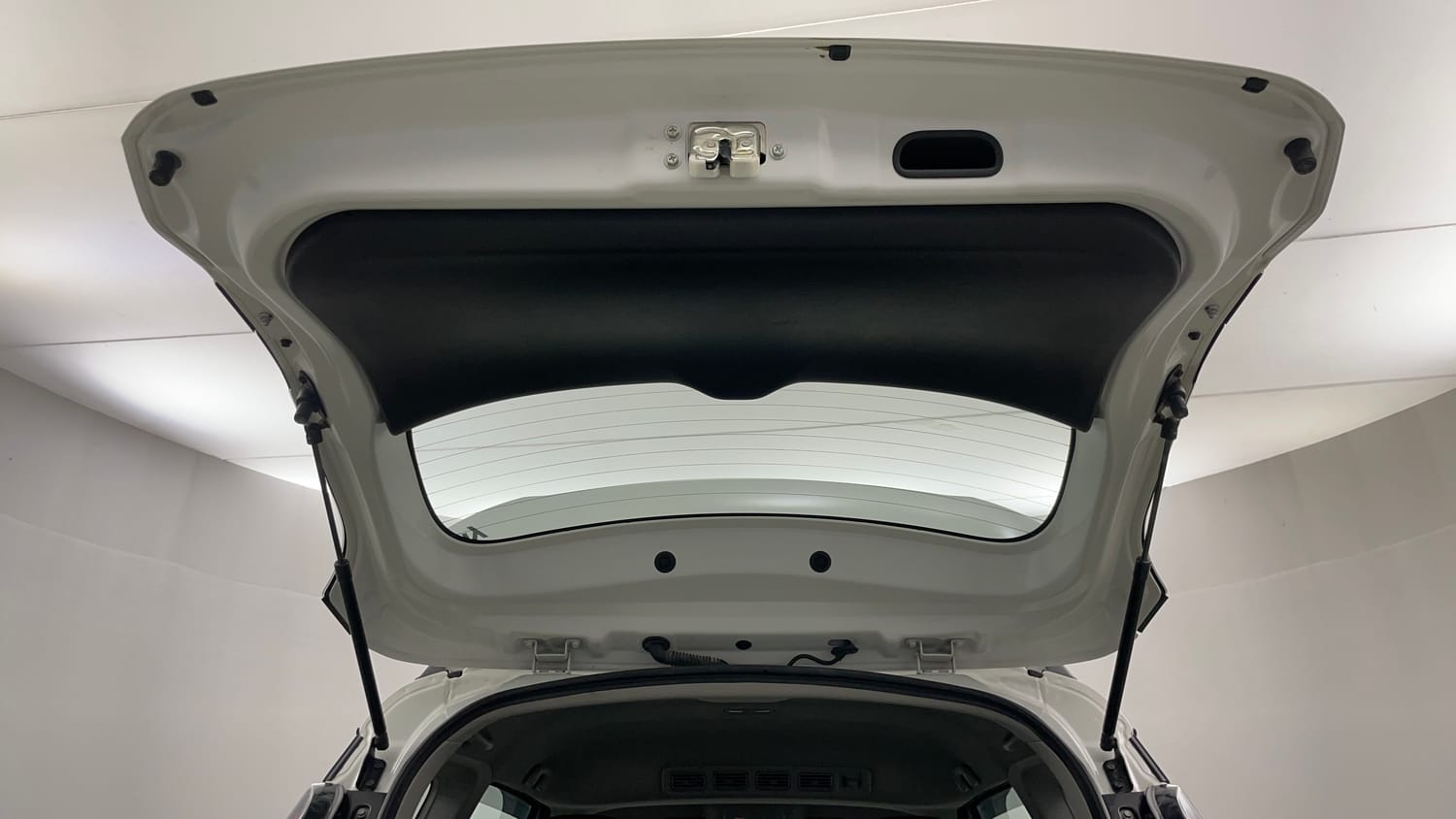 Used 2022 Maruti Suzuki XL6 Zeta MT Petrol Petrol Manual interior DICKY DOOR OPEN VIEW