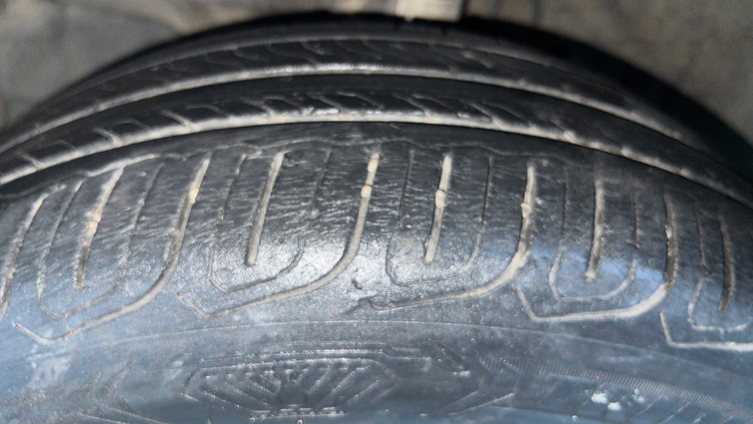 Used 2023 Honda City V CVT Petrol Petrol Automatic tyres LEFT FRONT TYRE TREAD VIEW