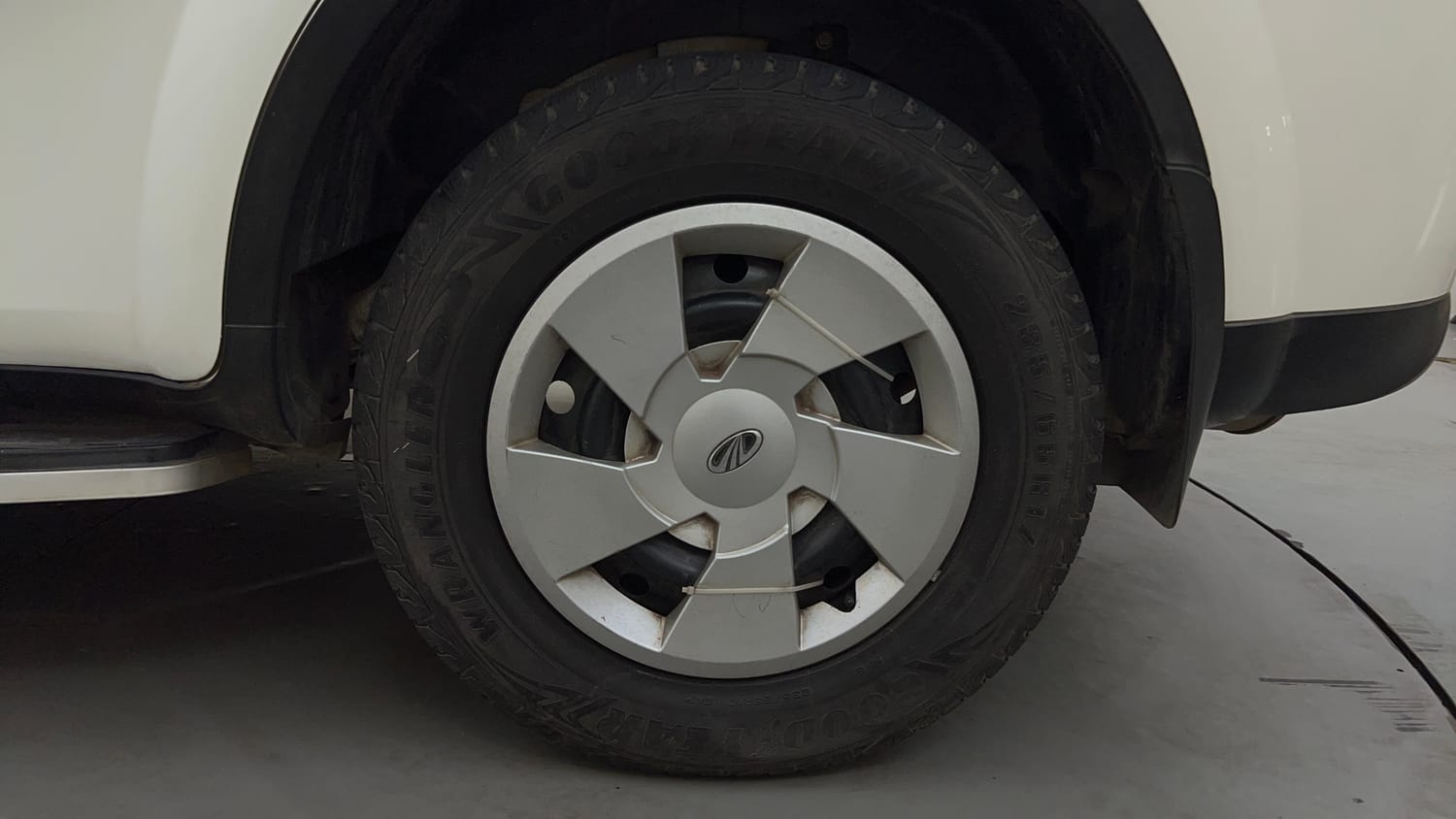Used 2018 Mahindra XUV500 W6 Diesel Manual tyres LEFT REAR TYRE RIM VIEW