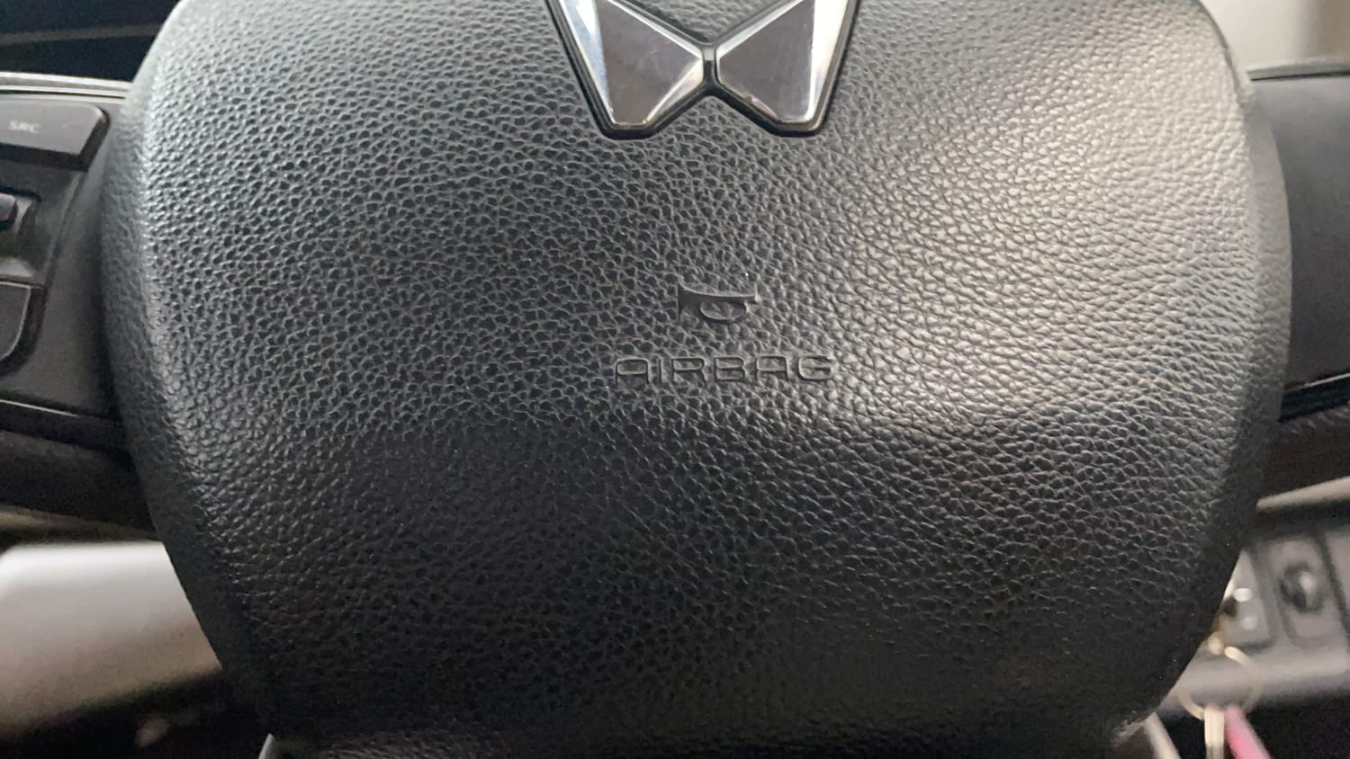 Used 2022 Mahindra XUV700 AX 5 Petrol AT 5 STR Petrol Automatic top_features Airbags