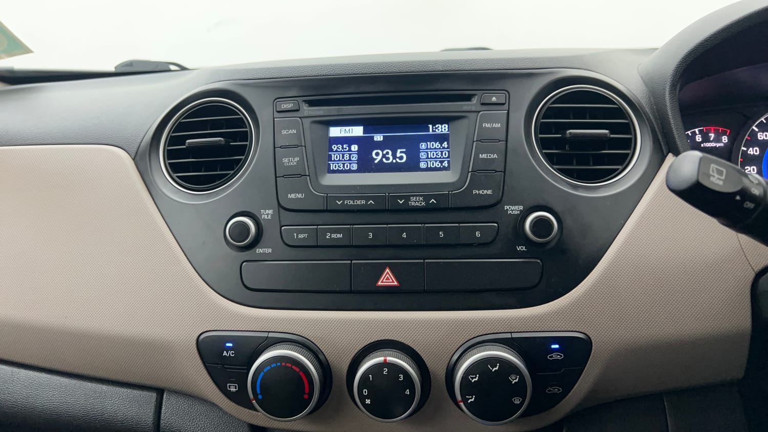 Used 2015 Hyundai Grand i10 Asta AT 1.2 Kappa VTVT Petrol Automatic interior MUSIC SYSTEM & AC CONTROL VIEW