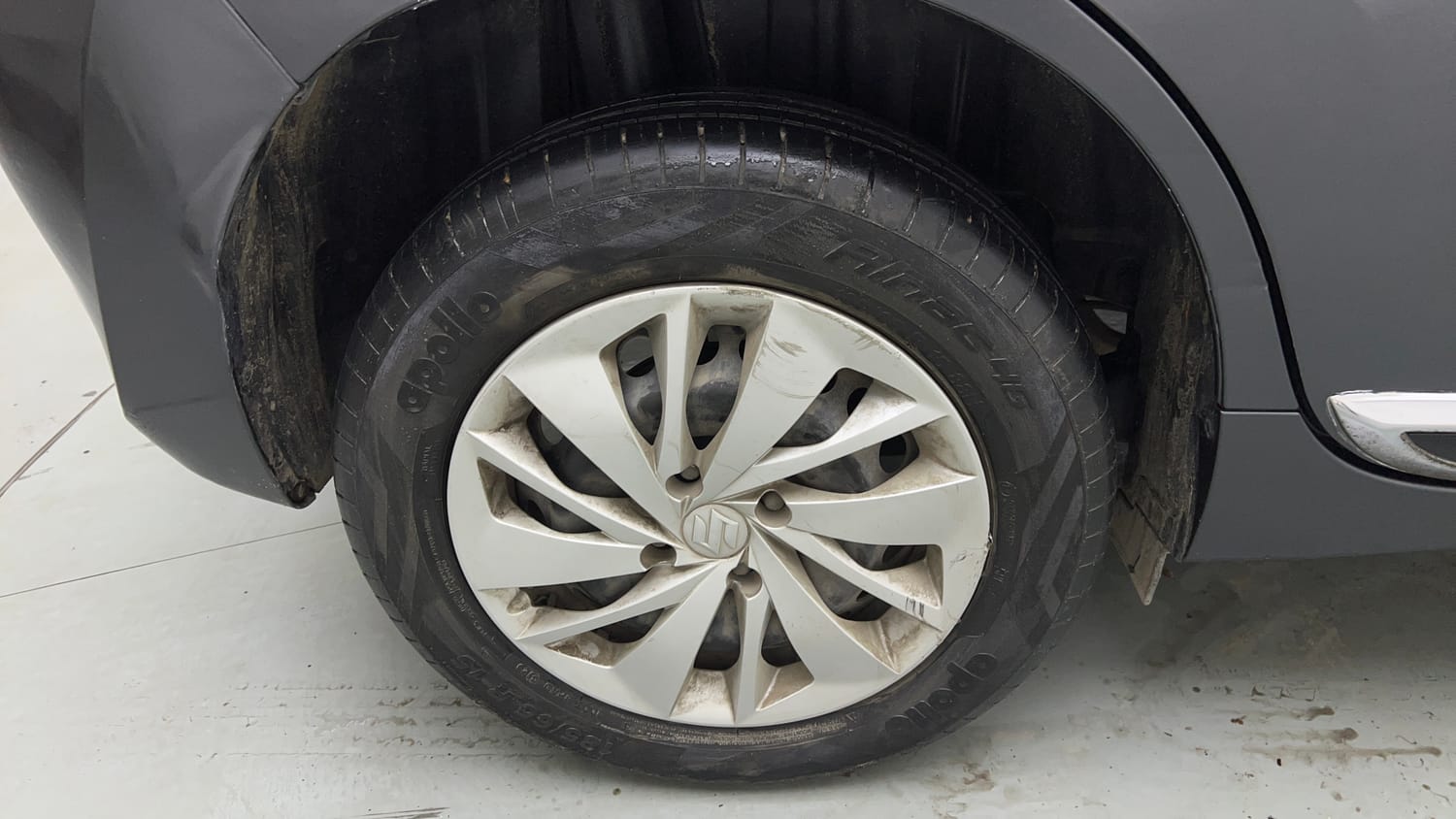 Used 2023 Maruti Suzuki Baleno Delta MT Petrol Manual tyres RIGHT REAR TYRE RIM VIEW