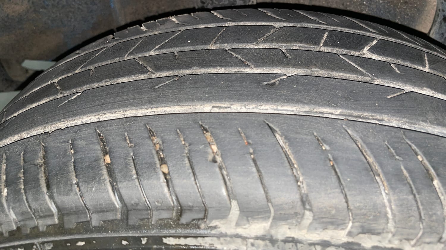 Used 2022 Renault Kiger RXZ AMT Dual Tone Petrol Automatic tyres RIGHT REAR TYRE TREAD VIEW