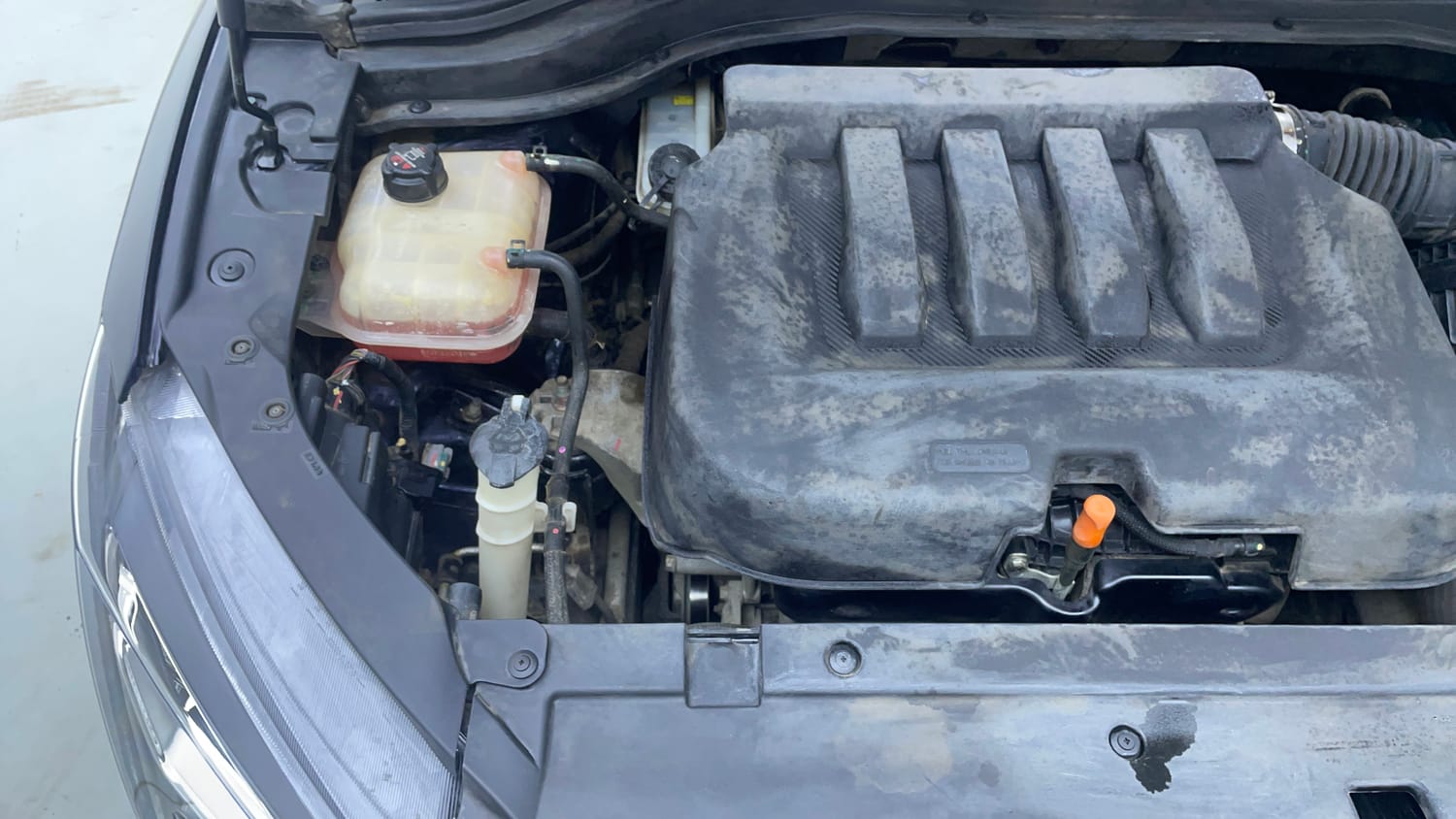 Used 2021 Mahindra XUV700 AX 7 Petrol AT Luxury Pack 7 STR Petrol Automatic engine ENGINE RIGHT SIDE VIEW